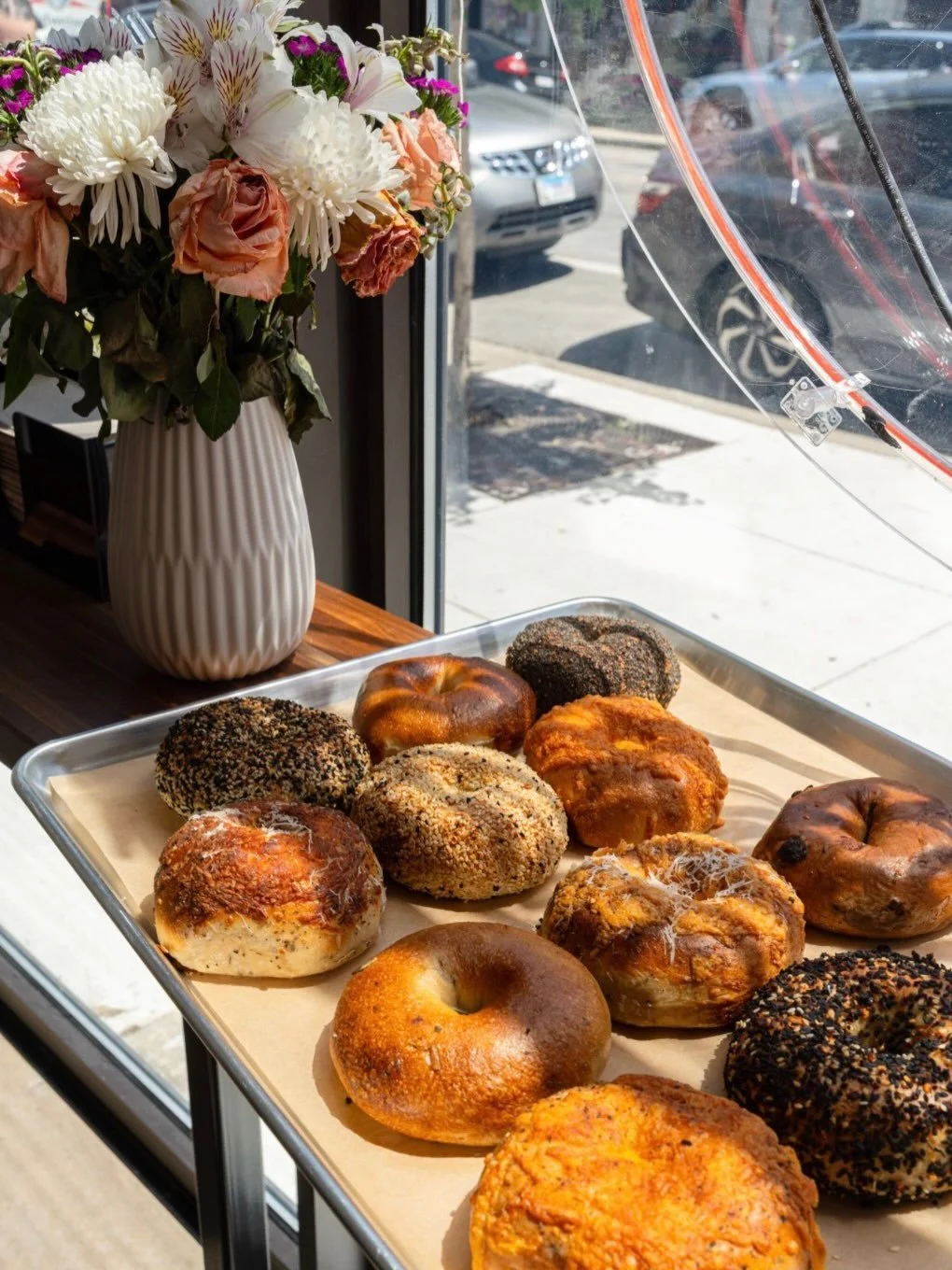 Manifesting this sunshine because what the heck is going on with this weather in Chicago today?! ☔️🥯