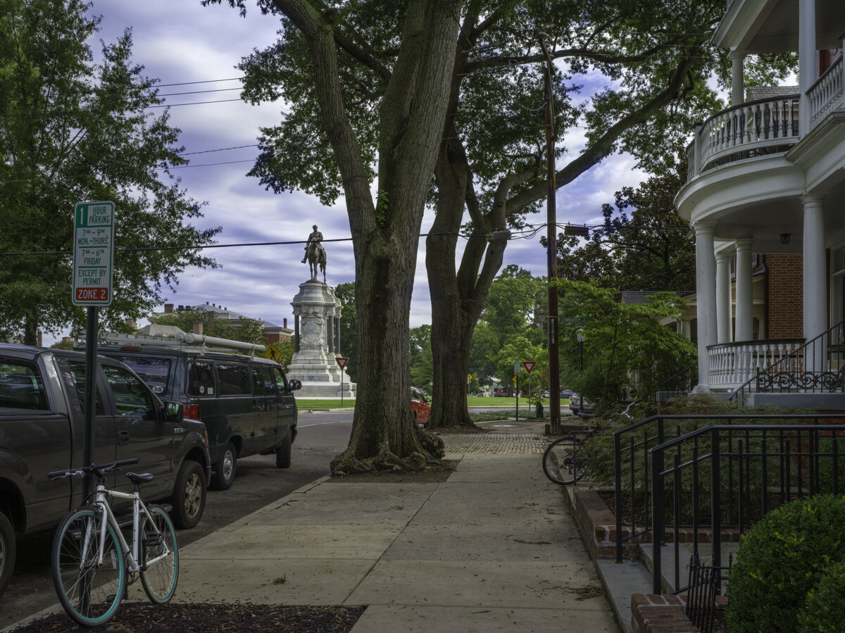 #123_Confederate General Robert E. Lee Monument, Monument Ave. and Lee Circle, Richmond, VA_ 2017_ Dedicated May 1890.jpg