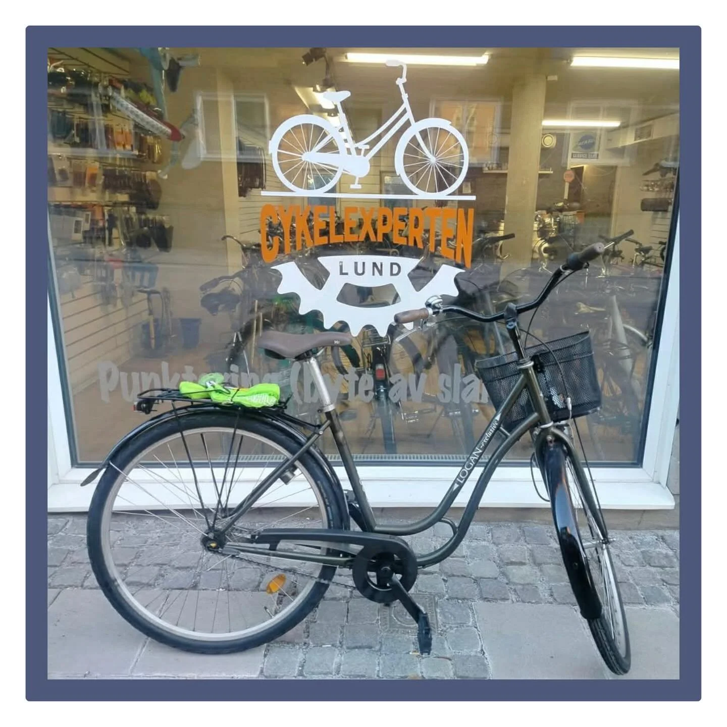 VINN EN CYKEL! 🚲 Tillsammans med Cykelexperten har vi f&aring;tt chansen att lotta ut en cykel till n&aring;gon av er. @cykelexpertenlund &auml;r en cykelbutik p&aring; Bankgatan 15 som f&ouml;rnyar och reparerar begagnade cyklar. Oavsett om det &au