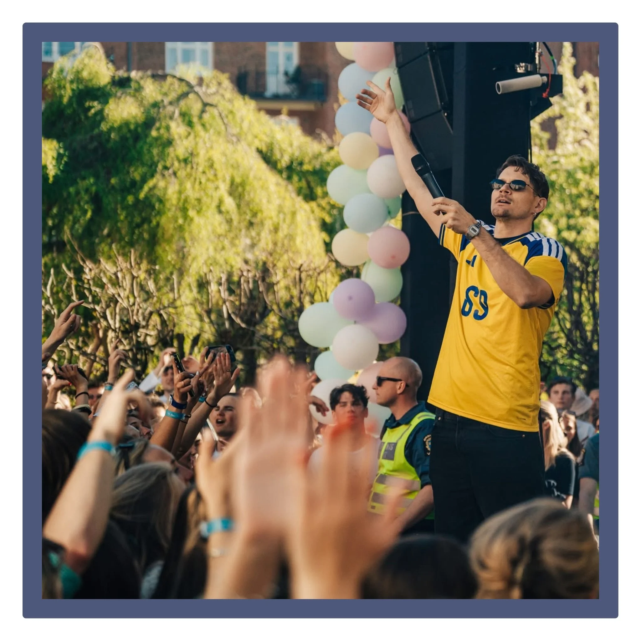 Nu finns bilderna fr&aring;n 1 maj uppe p&aring; Facebook &ndash; och vilken succ&eacute; det blev - Stort tack Studio Vega.🌸

Sen vill vi &auml;ven rikta ett stort tack till @devetdu som levererade en riktigt grym show!💙