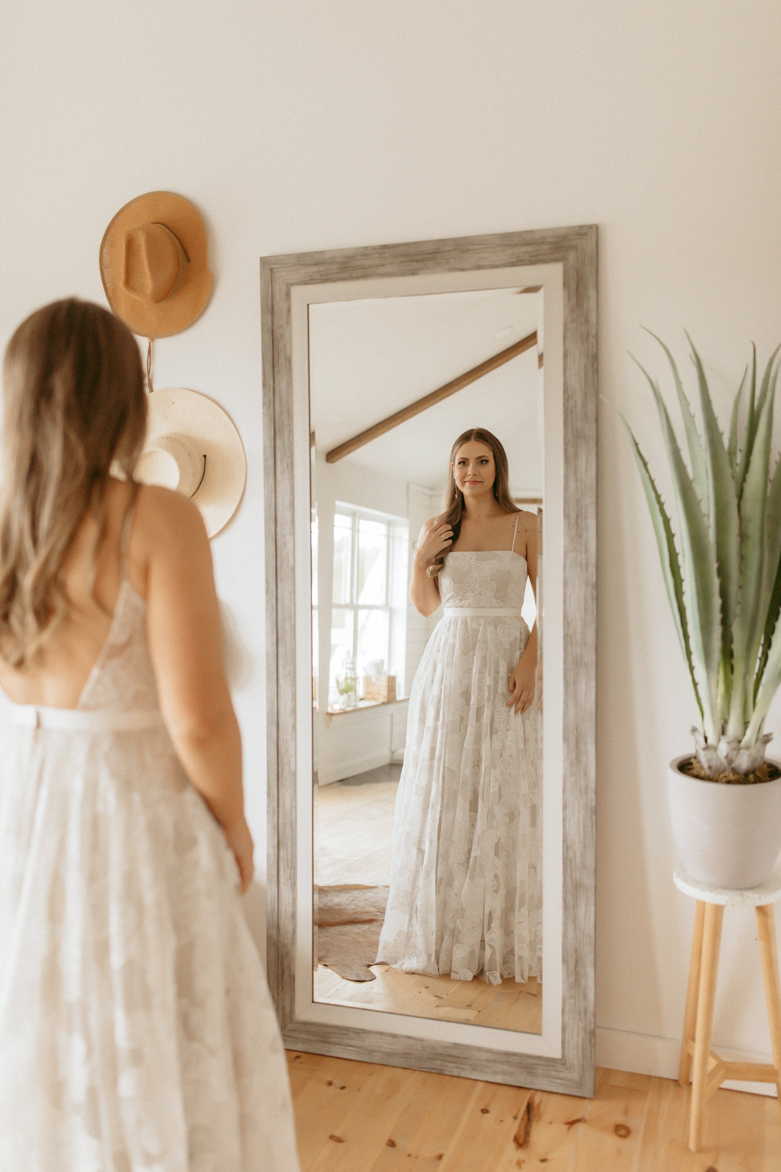 ChloeandDrakeWedding_GettingReady-125.jpg