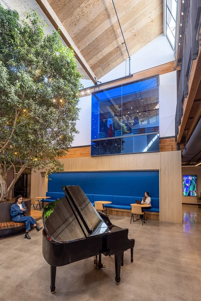 lawrence-anderson-universal-music-atrium-piano.webp