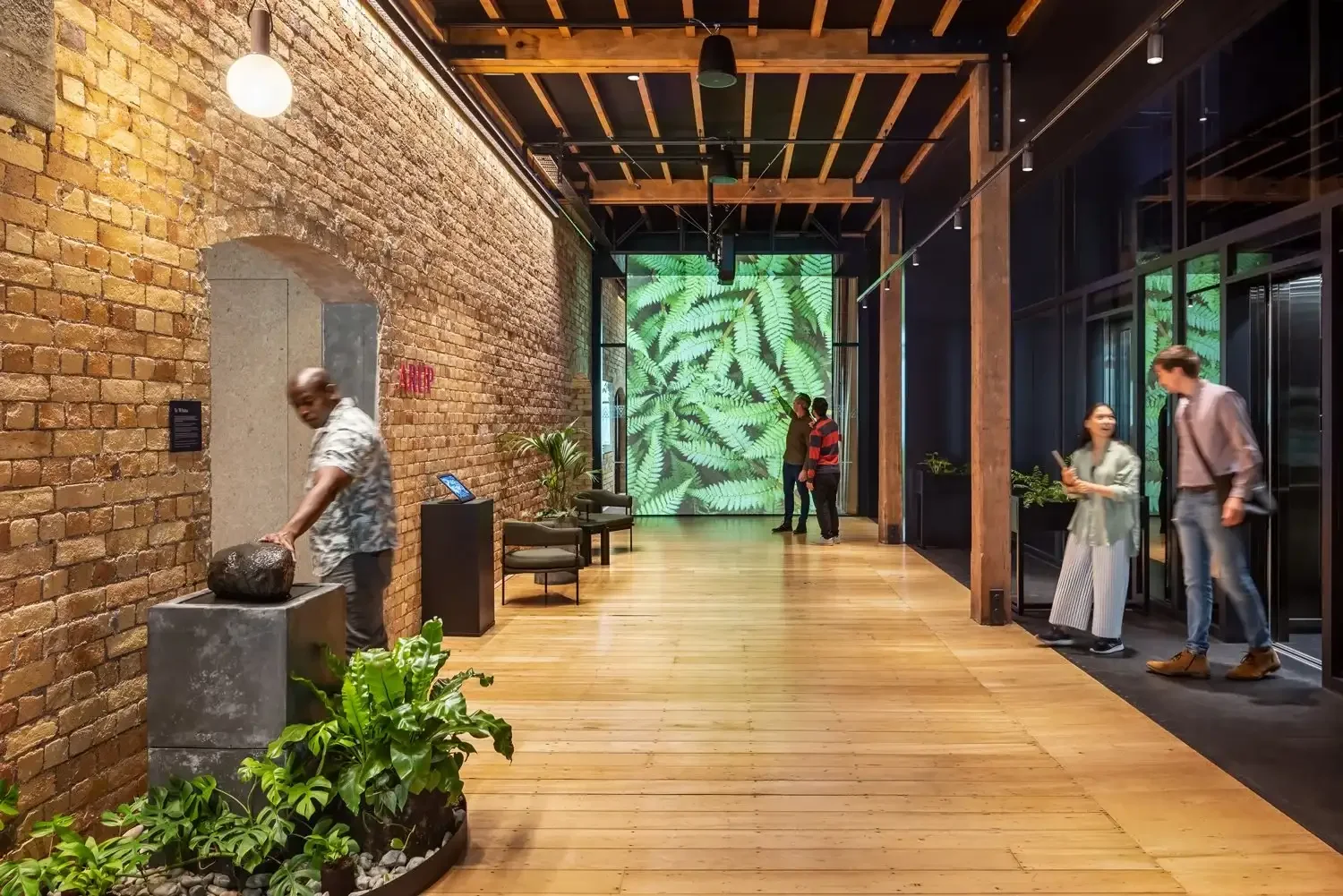 lawrence-anderson-unispace-arup-hallway-design.webp