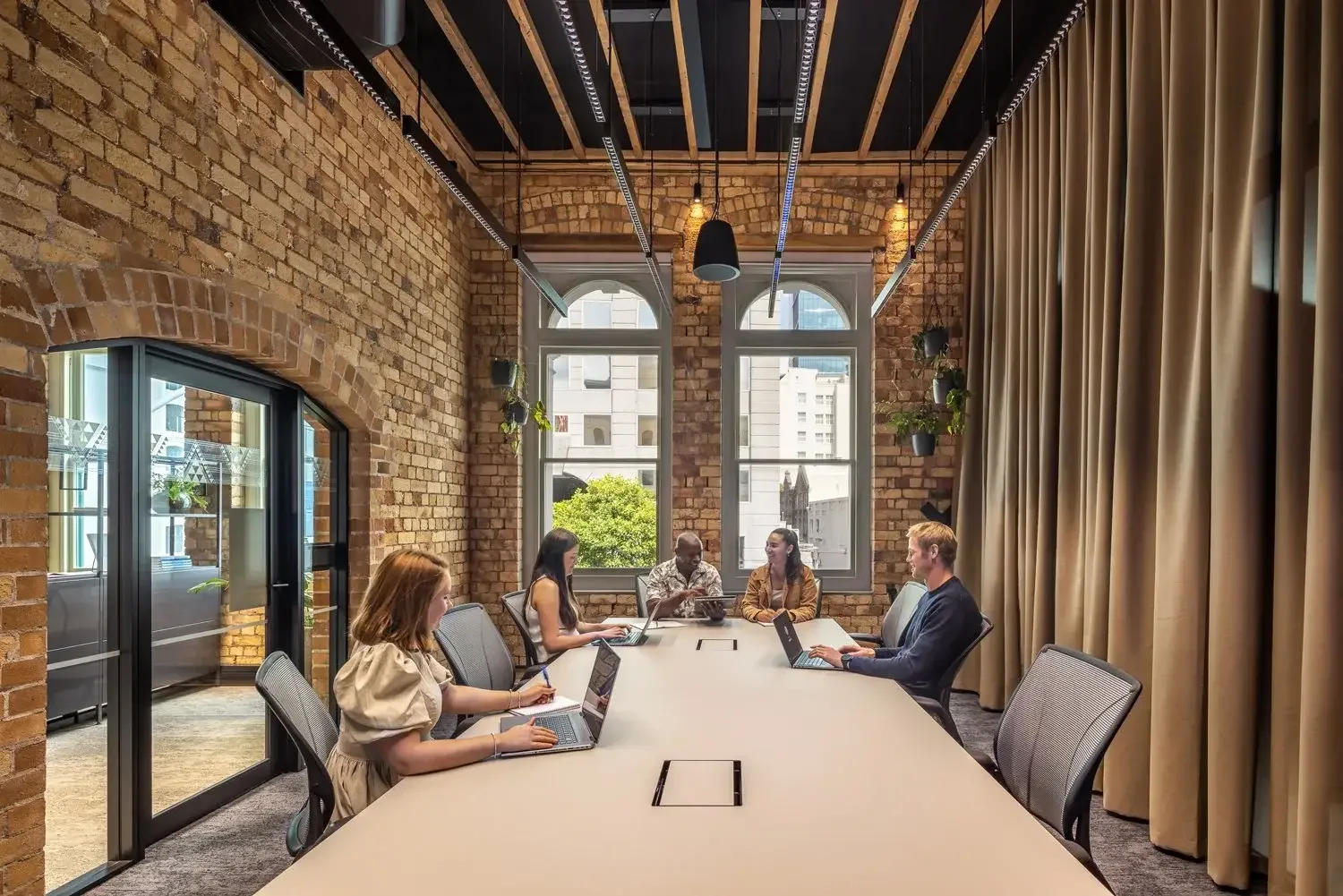 lawrence-anderson-unispace-arup-conference-room.webp