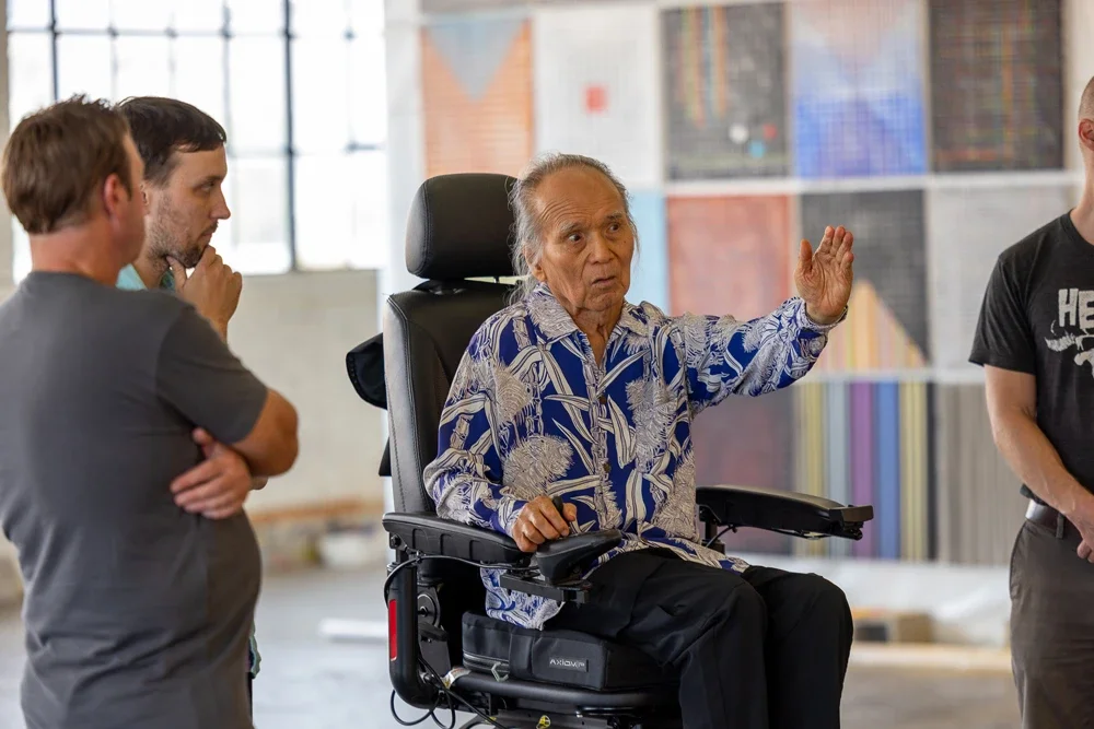 lawrence-anderson-jun-kaneko-discussion-with-visitors.webp