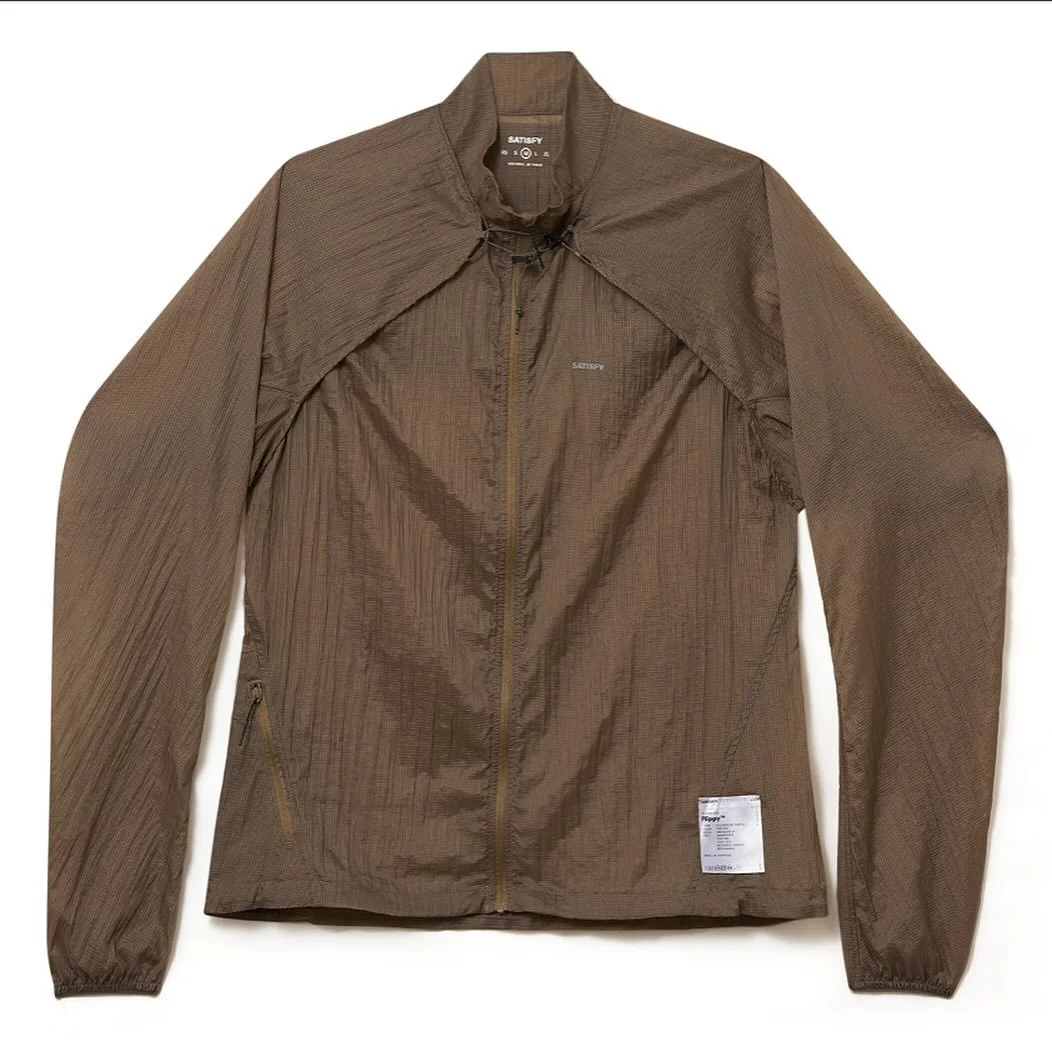 @satisfyrunning - Rippy&trade; Modular Windbreaker.
&mdash;
Made from Italian Rippy&trade; ripstop, a fabric born from parachutes and military use. It's ultra-light, tough, and dries in no time. 

For fast adventures, this outer layer offers instant 