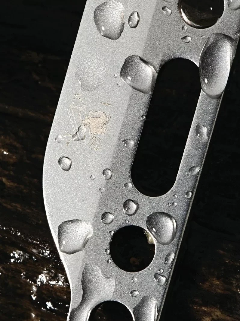 @alessi_official x @virgilabloh - Occasional Object Cutleey Set.

Spoon, fork, knife with carabiner in stainless steel. Limited edition of 999 numbered copies.

#dreadedpath #alessi #virgilabloh