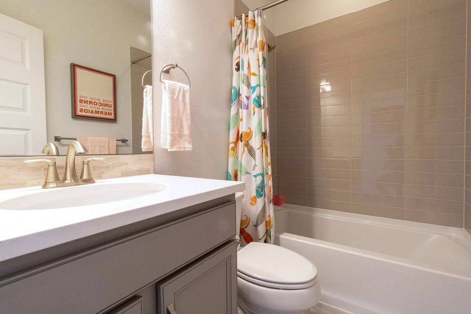 La Plata Place - Bathroom Suite.jpg
