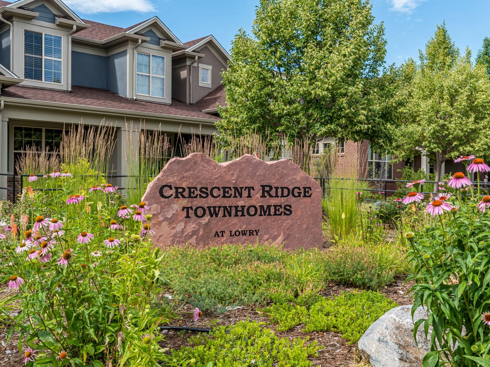 755 Roslyn Street, Unit 16 — Lefties Lens