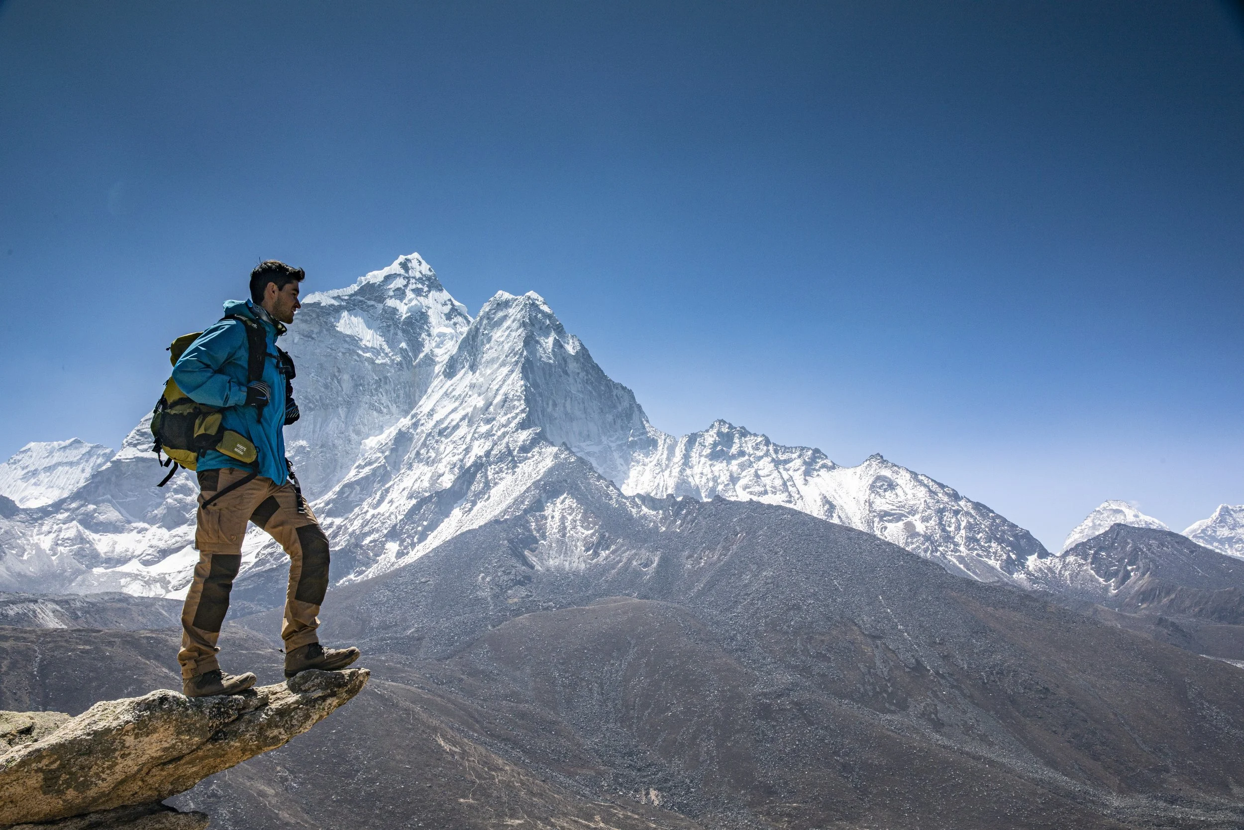 Nepal Dingboche Trekking Traveller Mountains .jpg