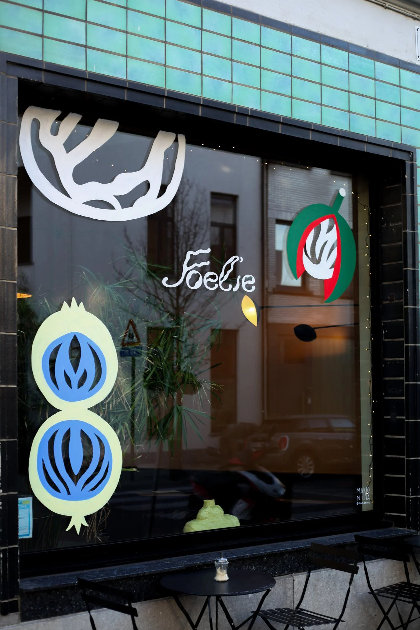 Foelie_window_painting_in_color