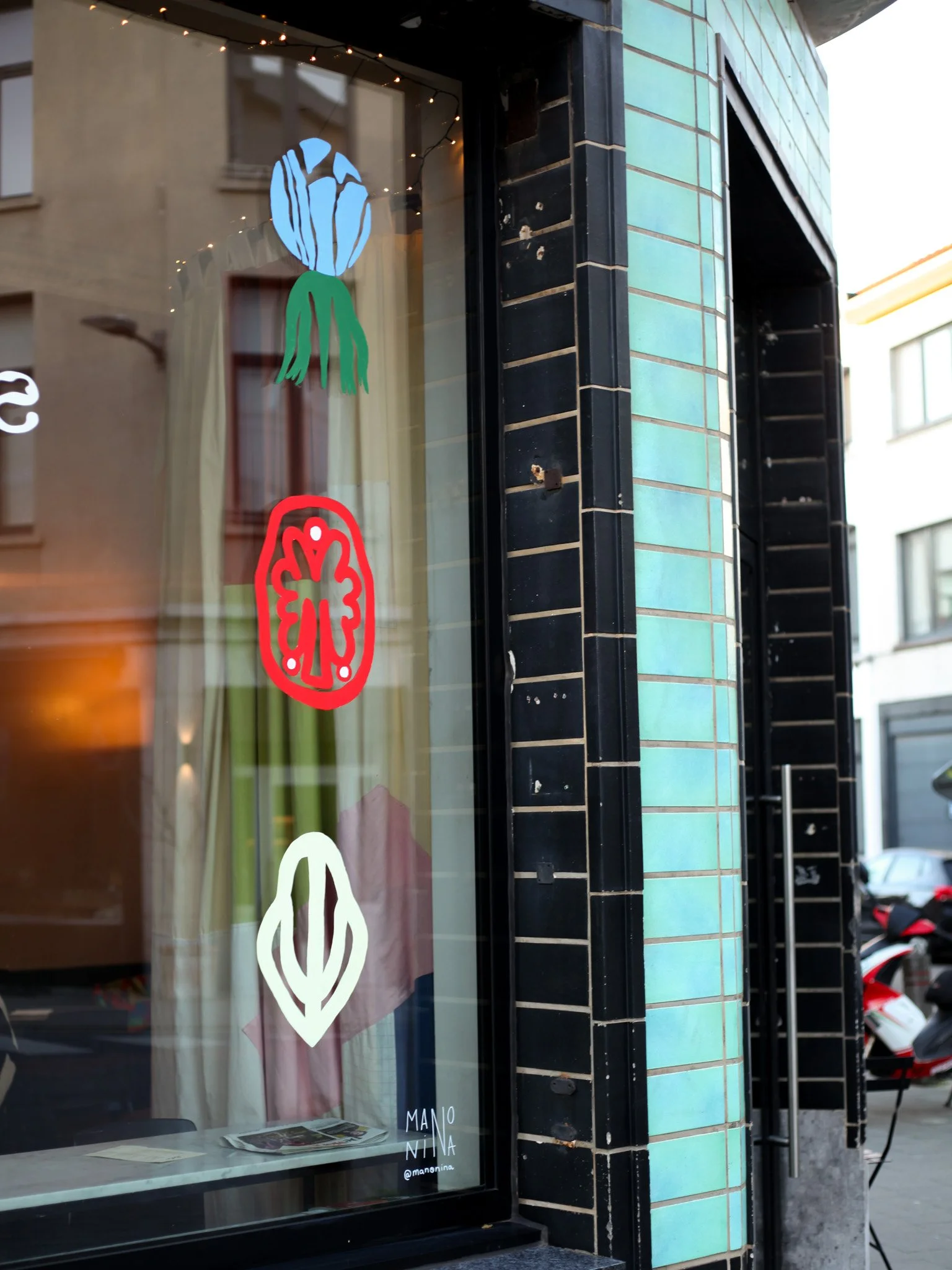 Foelie_window_painting_in_color_illustration_ornaments