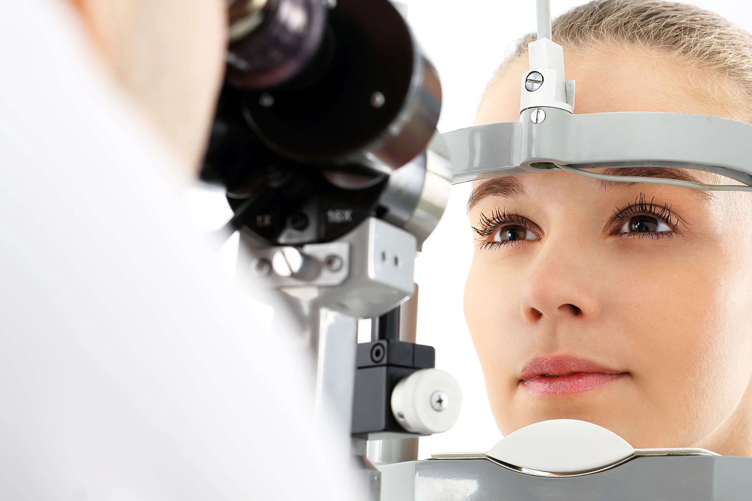 women-getting-her-eyes-examined.jpeg