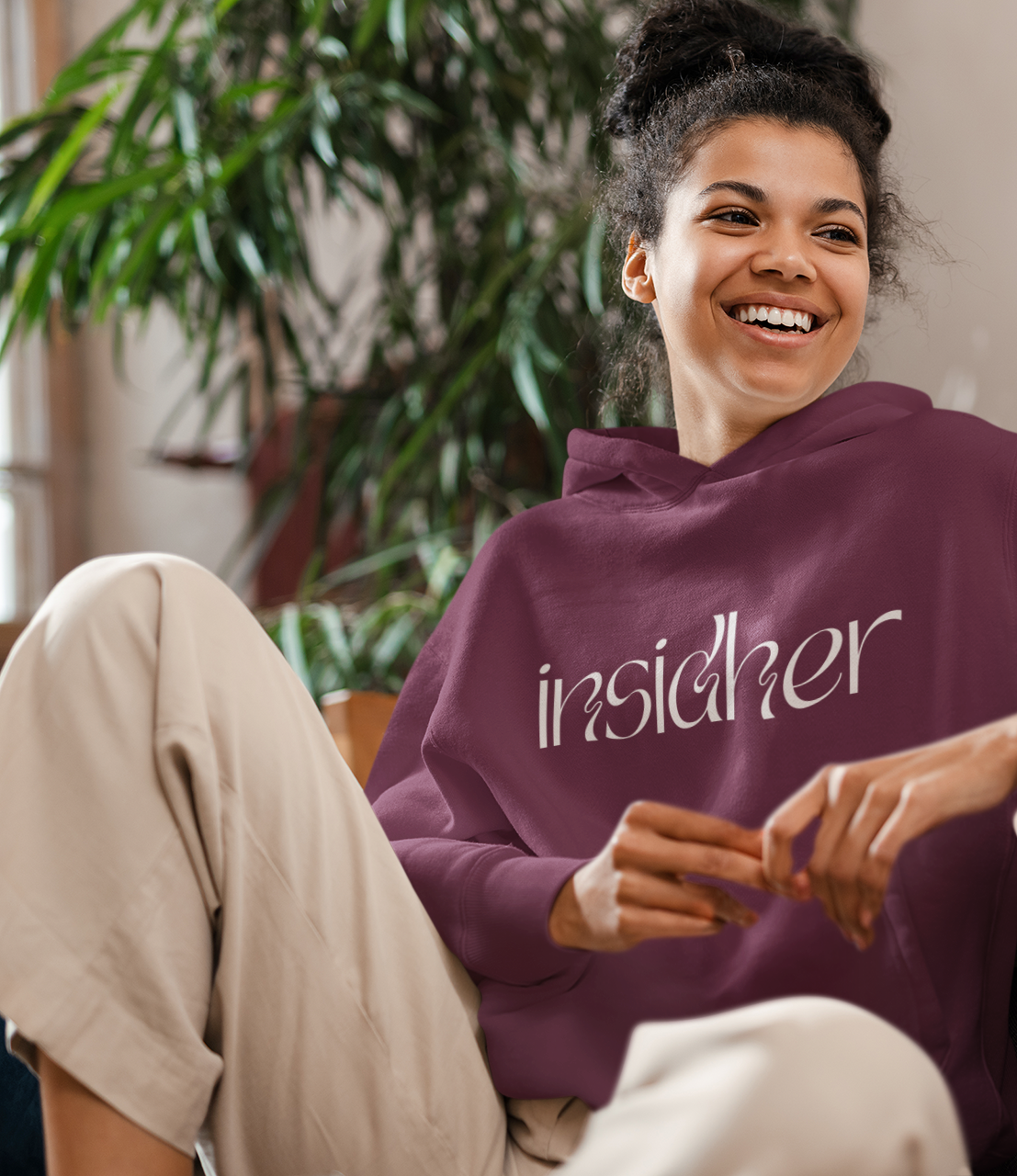 pullover-hoodie-mockup-of-a-joyful-woman-talking-with-a-friend-at-home-m25421-r-el2.png
