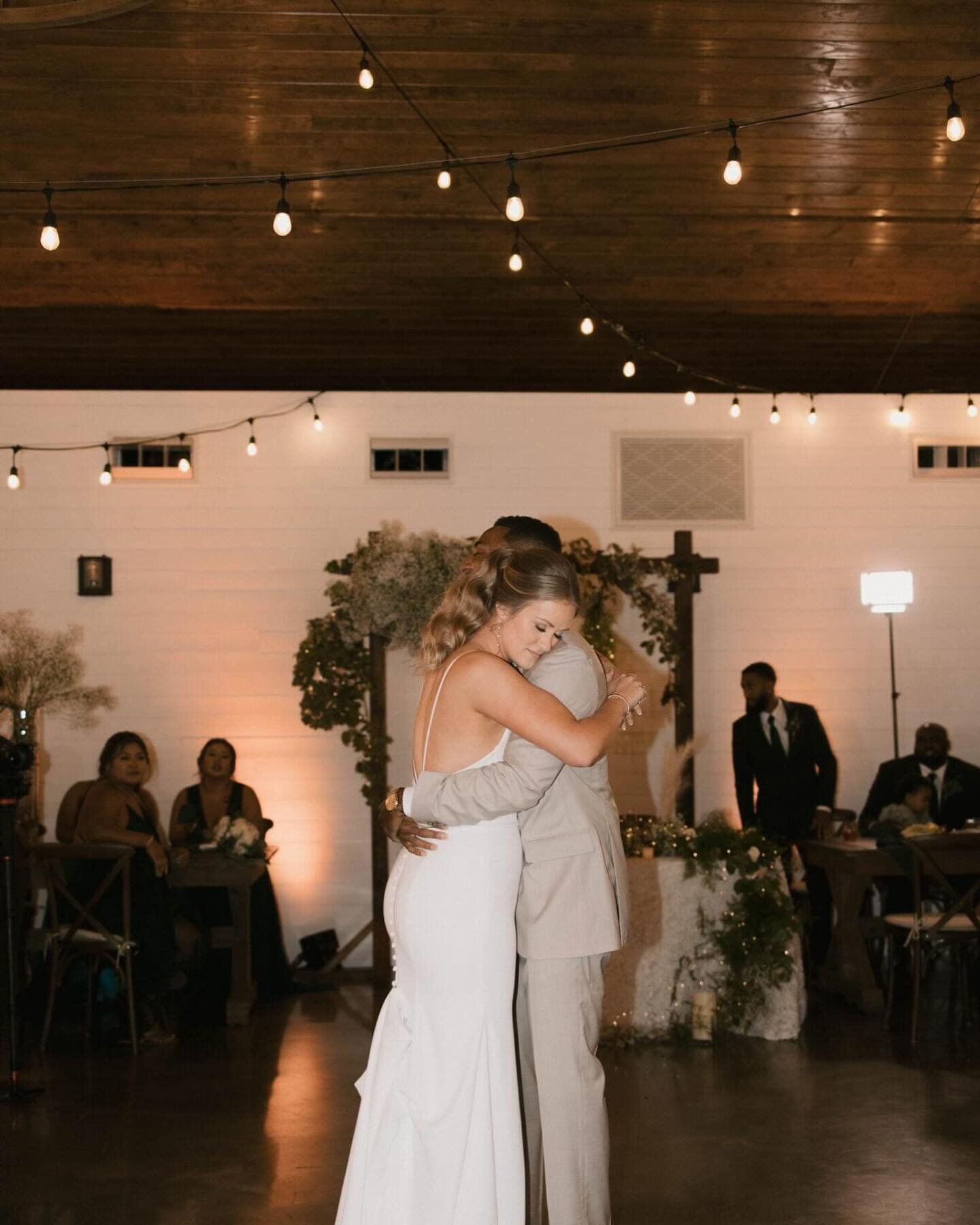 There's nothing like the first dance photos - especially ones like this! 

Carly &amp; Lance chose cafe lighting to accent their decor details at The Venue at Denali Jean Ranch and it was a vibee!! 

📸: @kyliemeyerphotography 
Event Planner: @jamiel