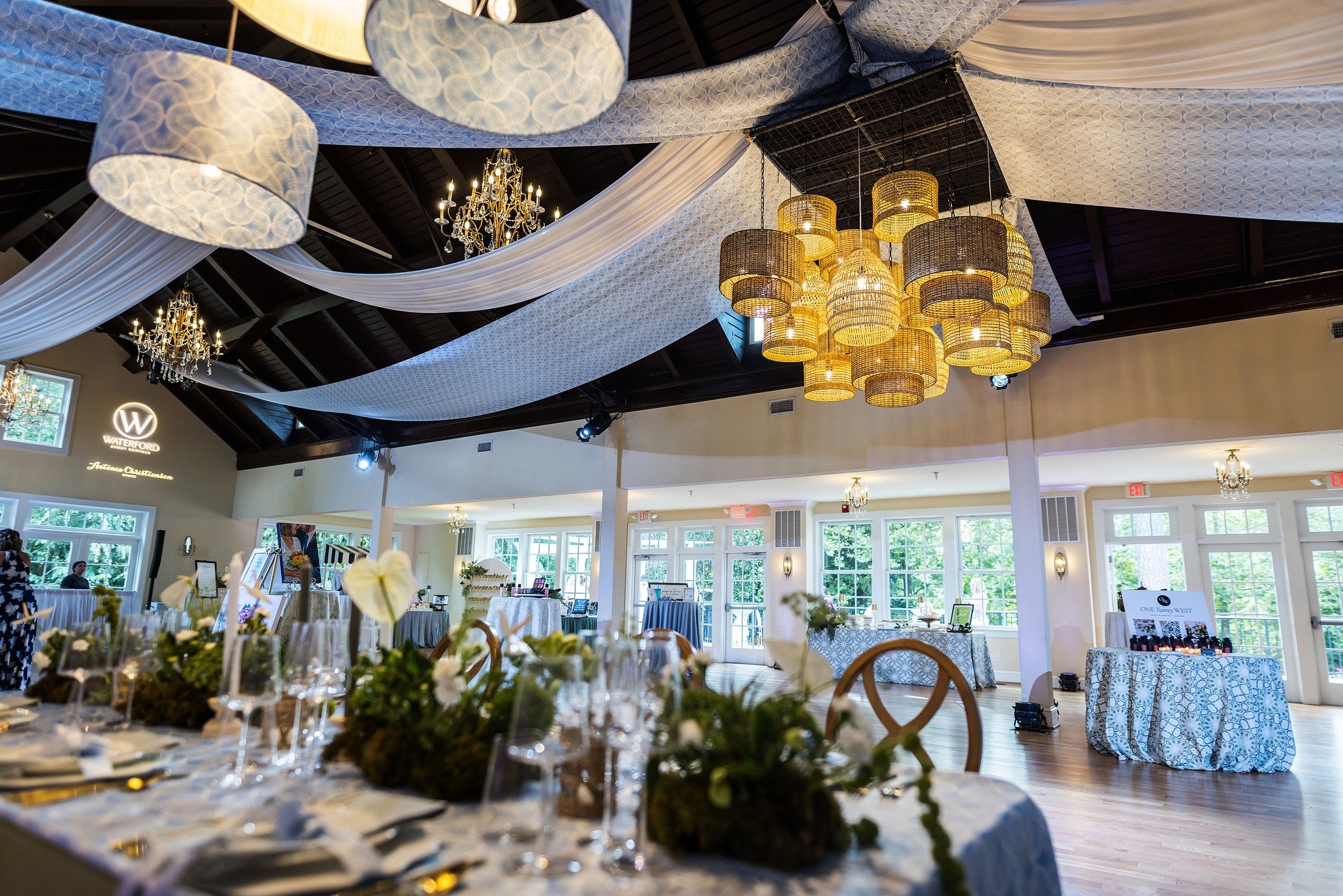 It's giving Charleston vibes 🩵🤍

Presented by:  @antoniachristiansonevents &amp; @waterfordeventrentals 
📸: @fowlerstudios
Sponsors: @bigtopentertainmentva @blushtones @cccinemastudios @dragonphotostudio @fowlerstudios @flawlessonsite @mmyh_dj @ri
