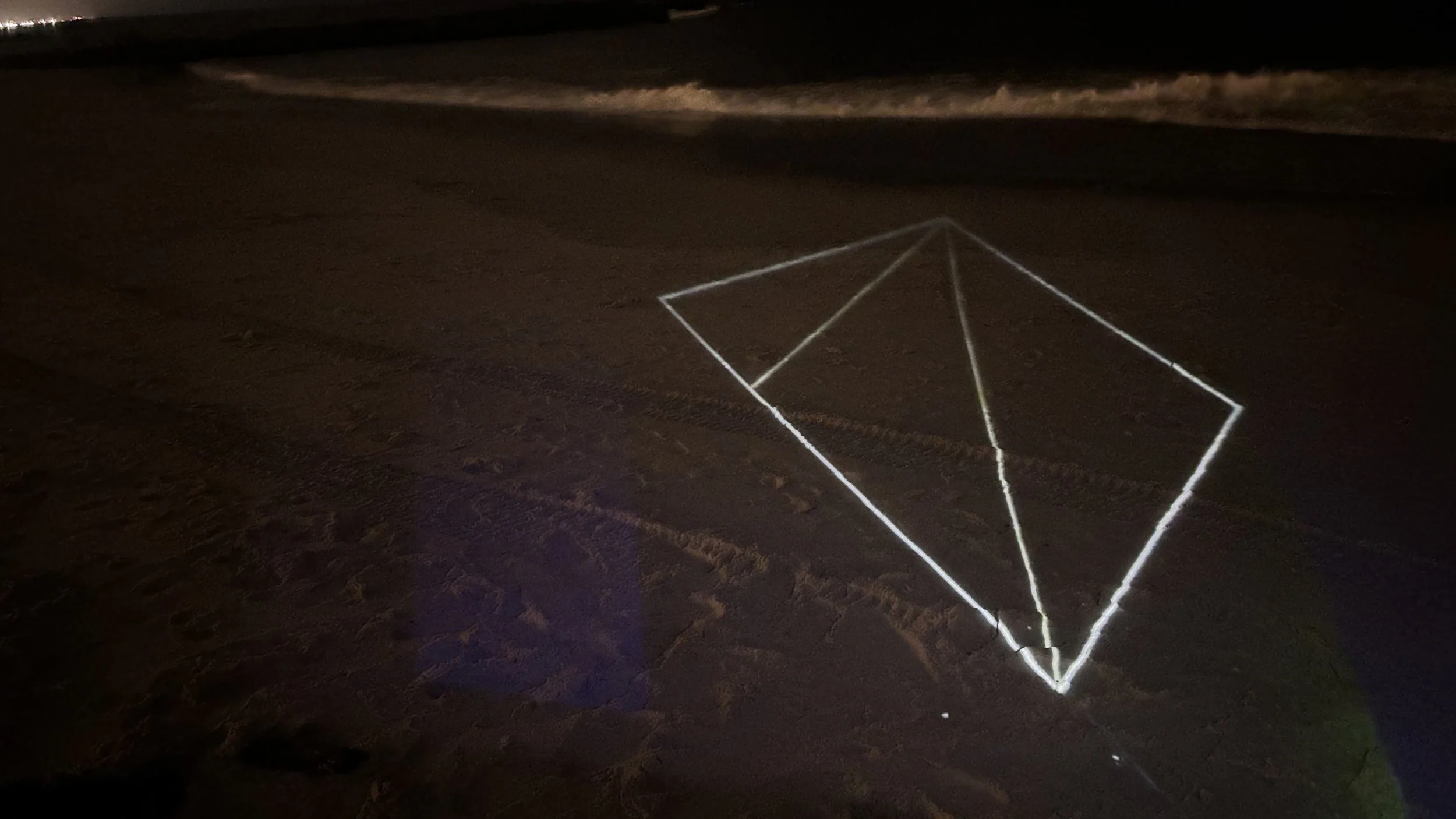 Diagrammatic vive — Time-based projection — ocean, sand.