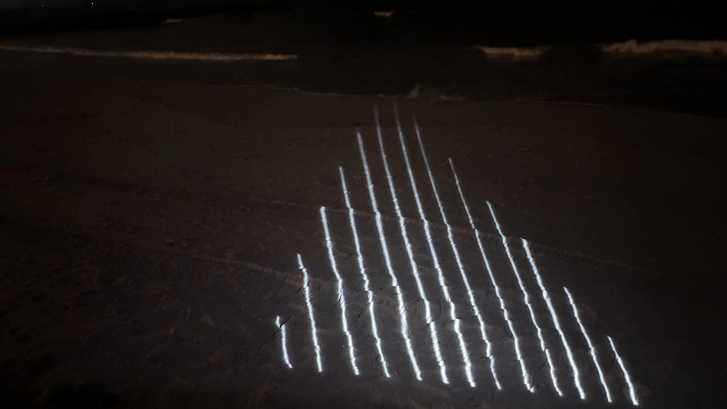 Diagrammatic vive — Time-based projection — ocean, sand.