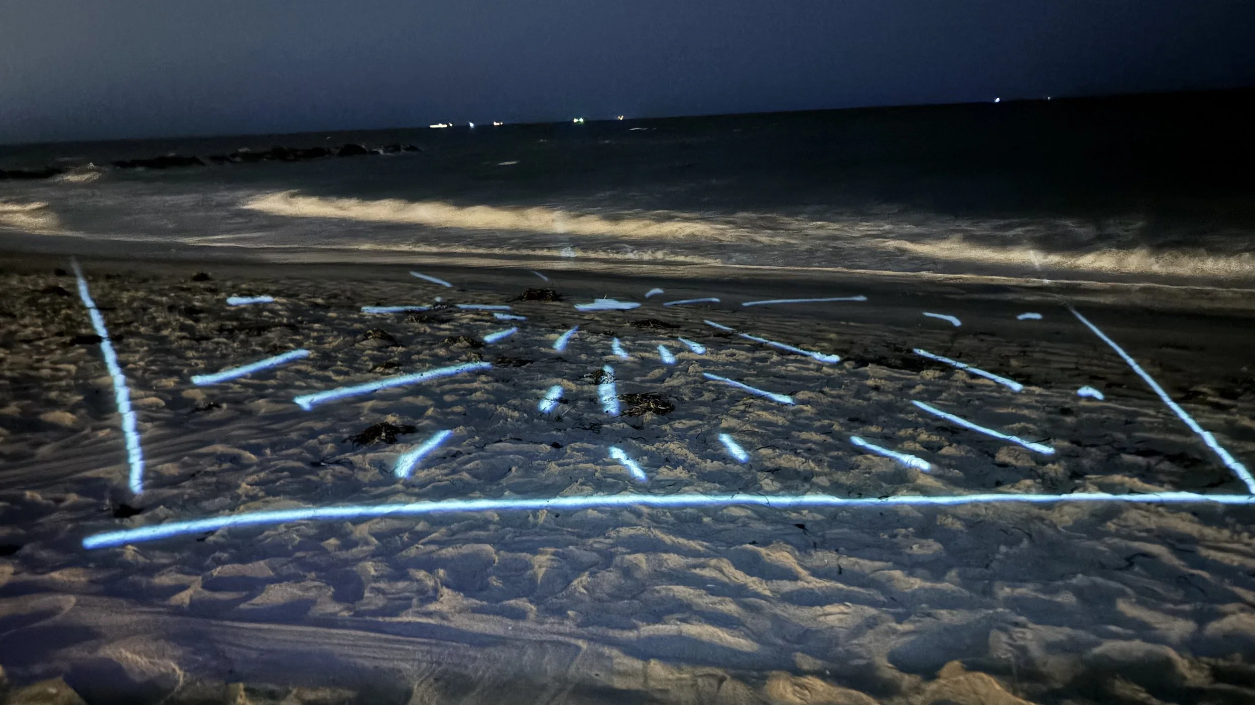 Diagrammatic vive — Time-based projection — ocean, sand.