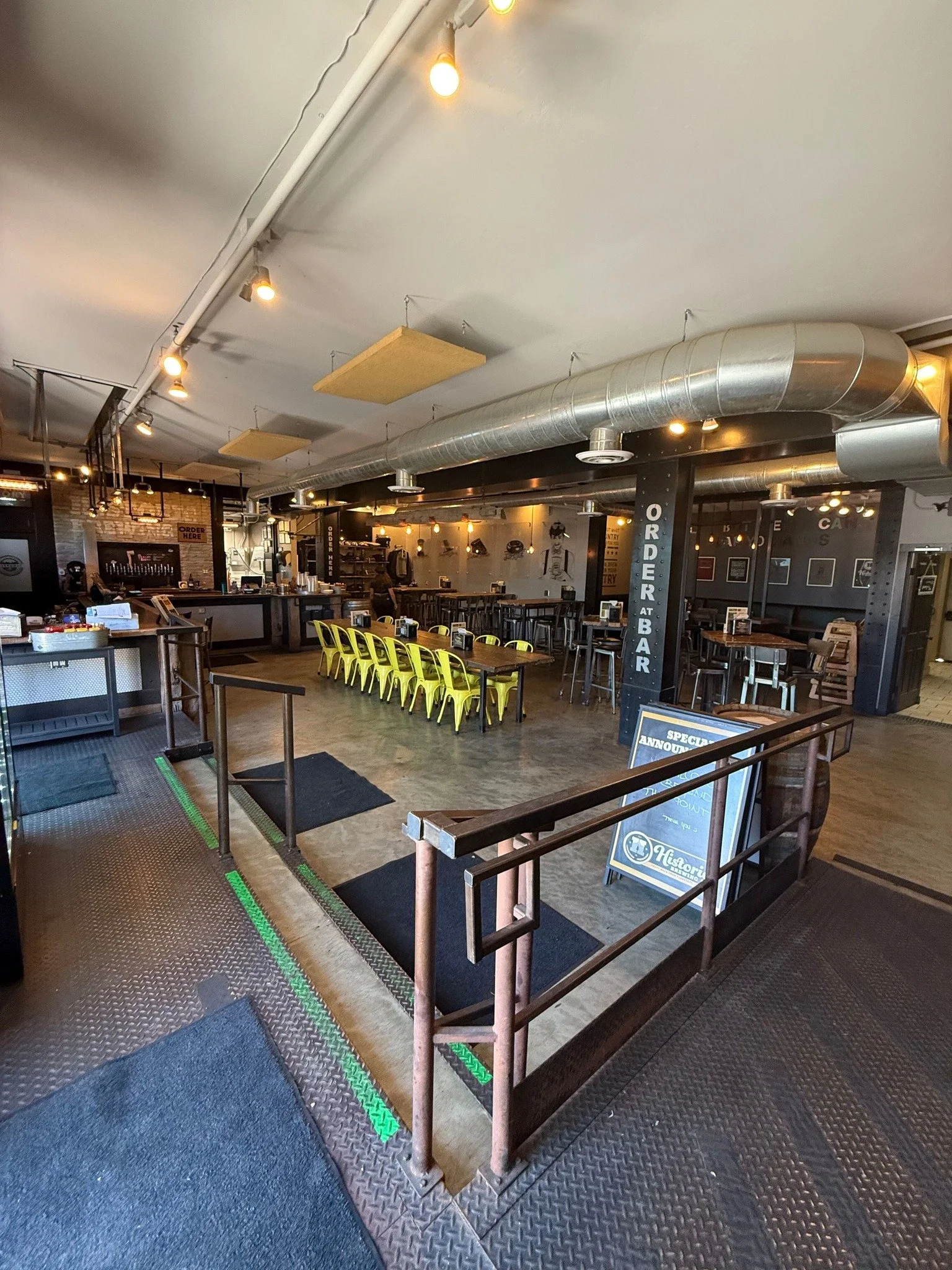 Looking for some weekend plans? Head to our Barrel House Flagstaff location for brews, good bites, and delicious cocktails...everything you need for a great night out 🍺🍸
--
📍110 S San Francisco St. Flagstaff, AZ
--
#HistoricBrewingCo #BarrelHouseF