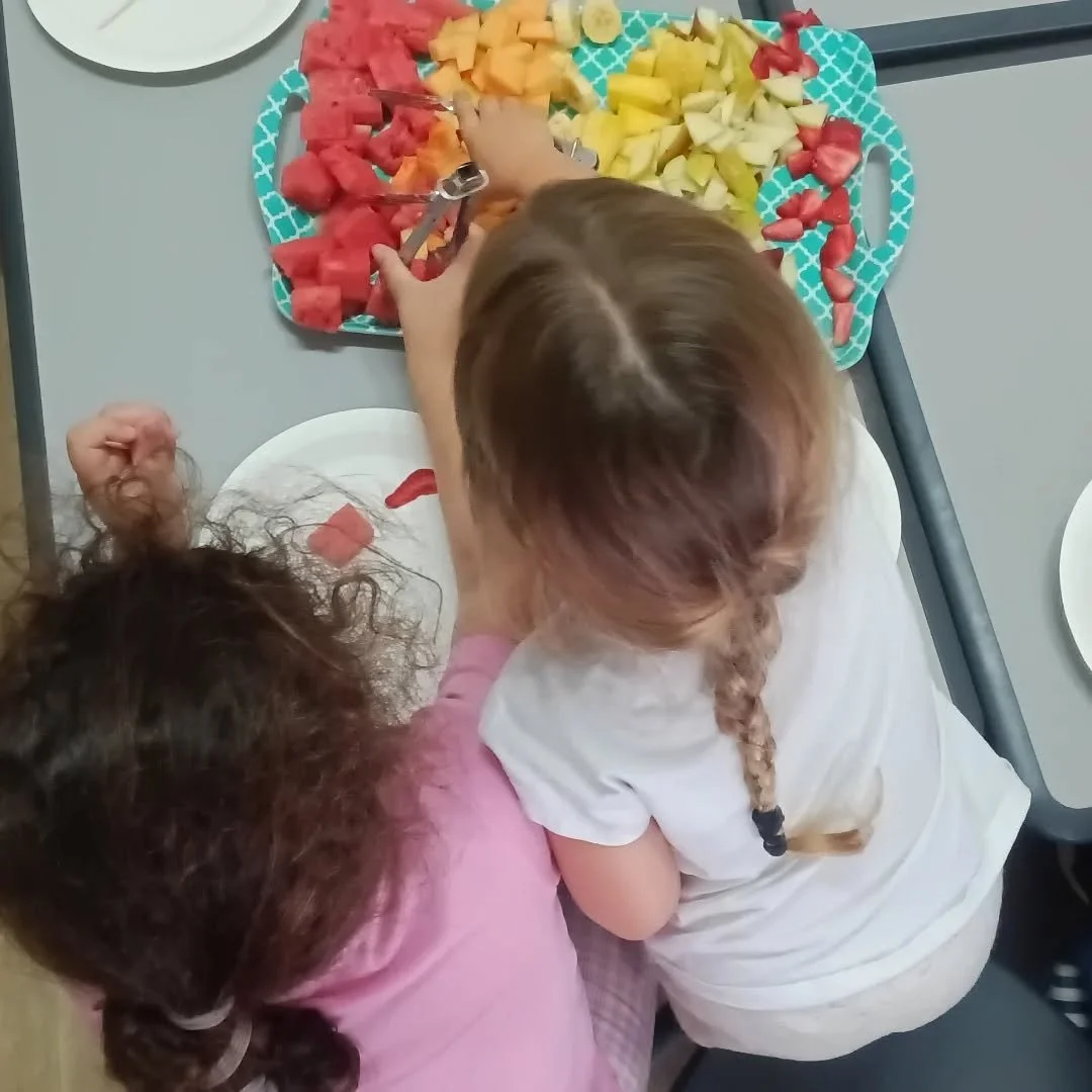 Today at WCK, our little chefs had so much fun making their own fruit kebabs as part of our munch and move program. The children explored a colorful variety of fresh fruits like banana, watermelon,strawberries, pineapple, apple, pear and rockmelon al