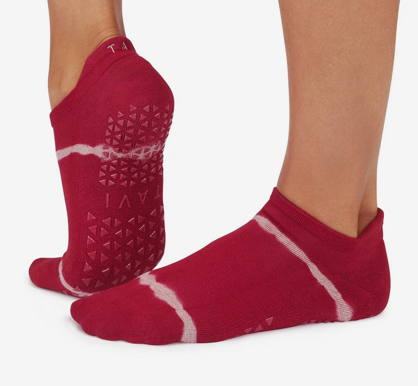 Screenshot 2026-02-16 at 16-43-49 Savvy Grip Socks - Black Wave Stripe – Tavi Active.png