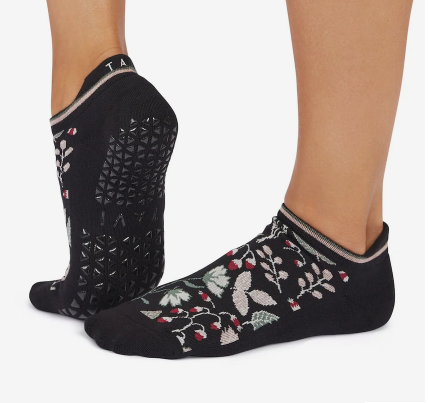 Screenshot 2026-02-16 at 16-44-13 Savvy Grip Socks - Black Wave Stripe – Tavi Active.png