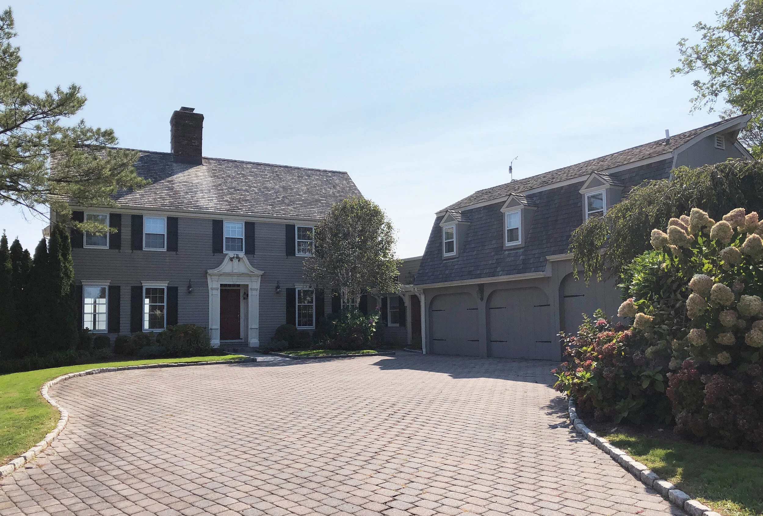 Dolhin Cove Quay.jpg