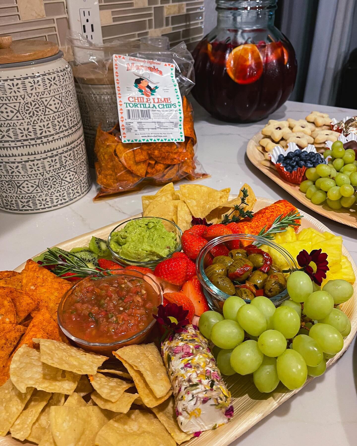 Indulge in the ultimate Tortilla Chip Charcuterie Board this weekend! 🌽🧀 ⁣
⁣
All you need are Morenita tortilla chips (original and chile lime), delightful salsas, or the richness of goat cheese paired with our original flavor. Add a burst of fresh