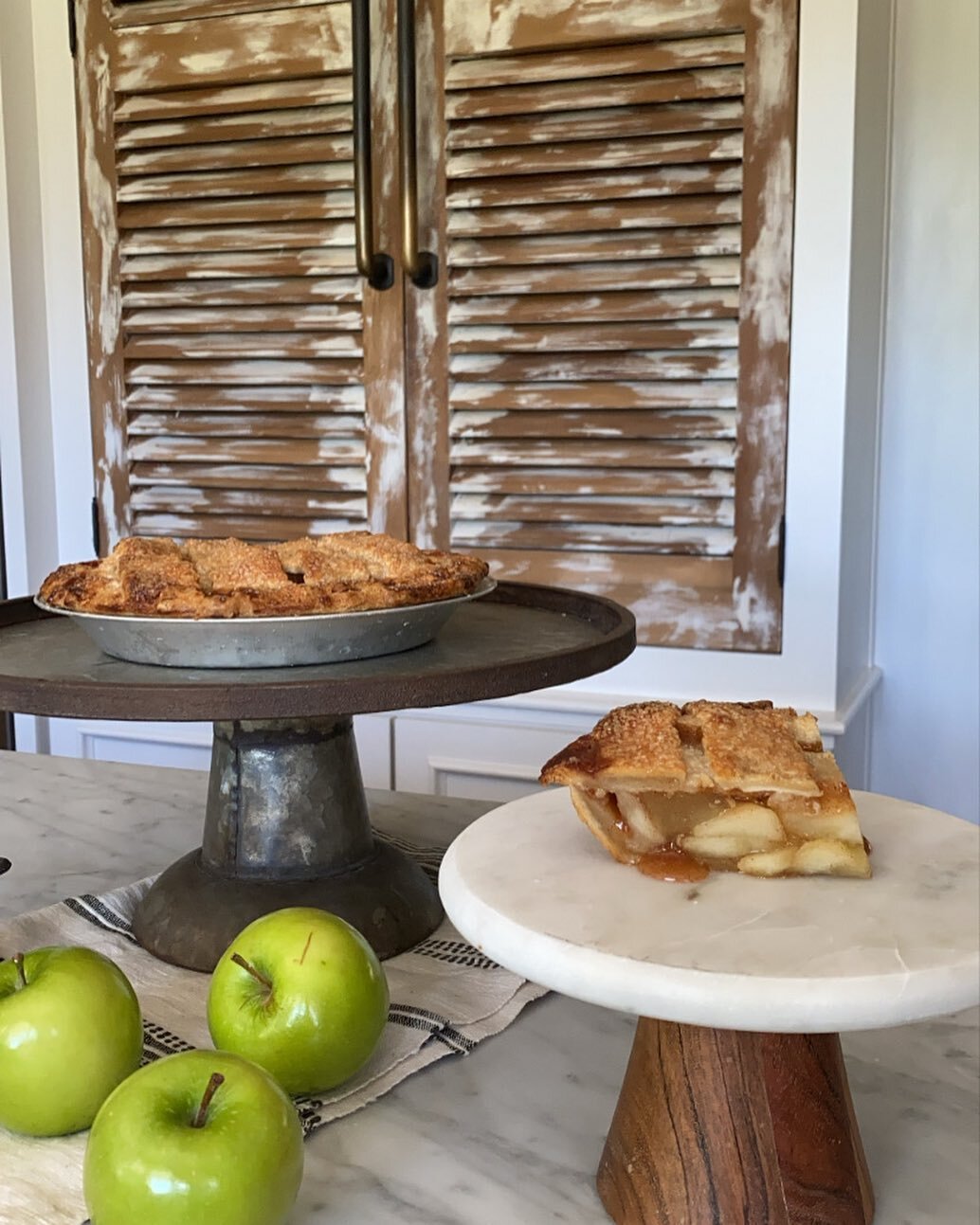 Welcome in the fall season with one of our tasty apple pies! Made fresh daily with local Granny Smith apples 🍏

#pie #localpie #MoPie #MoPieCo #asliceabove #giveMolove #giveMopies #buylocal #dessert #KansasCity #baking #bakingfromscratch #instagood 