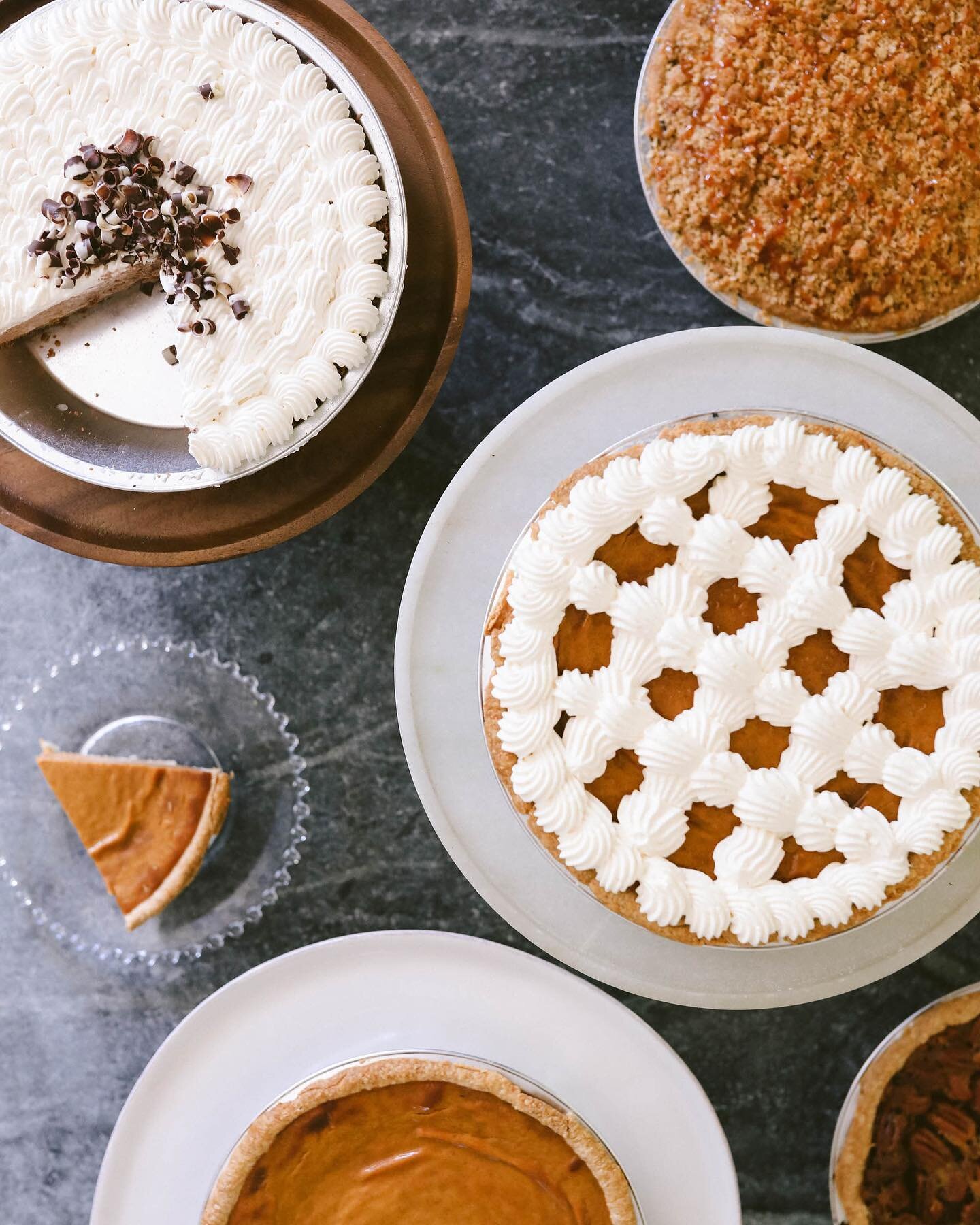 Chocolate truffle silk, pumpkin, caramel apple, pecan..which would you choose??

I&rsquo;ll take a slice of each, please!! 😍

#pie #localpie #MoPie #MoPieCo #asliceabove #giveMolove #giveMopies #buylocal #dessert #KansasCity #baking #bakingfromscrat