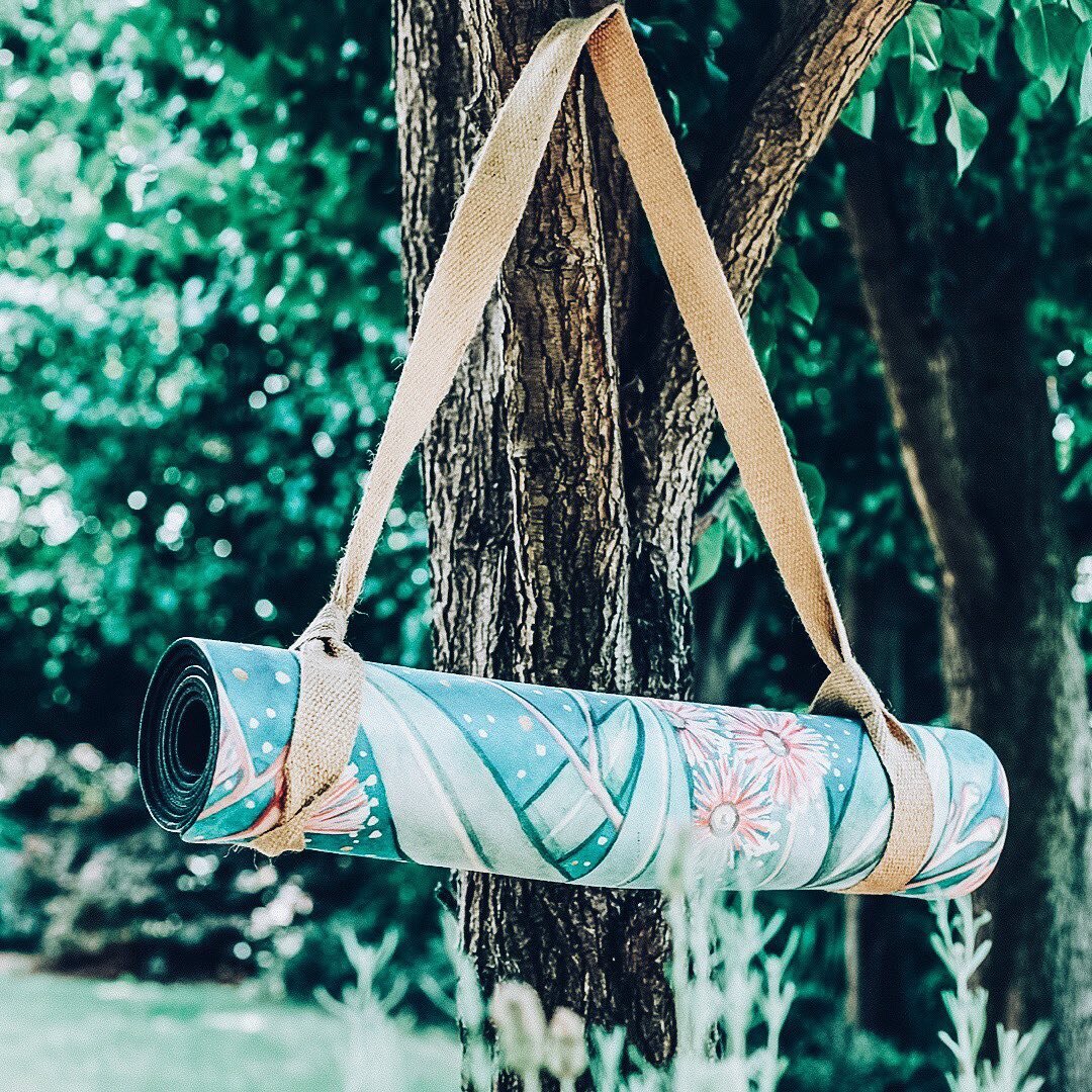 Our natural jute strap is the perfect yogi essential to carry your mat comfortably and assist with with yoga poses and general stretching. The strap is made from raw jute giving it a very natural finish π± π§π»‍βοΈ
.
.
.
.
.
.
.
#yoga #yogamat #yo