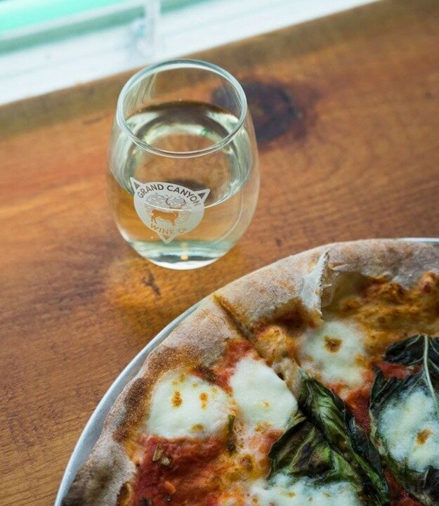 Looking for the perfect way to spend your evening? Look no further than our Tasting Room, where you can indulge in the ultimate pairing of fine Arizona wine and mouth-watering pizza from @thestation66 !
-
-
-
#winetastingexperience #williamswinetasti
