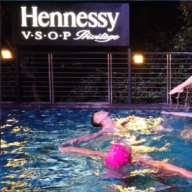 Making a Splash at Hennessy V.S.O.P Privilege Event with Miami Sunset vibes and synchronised swim performance! 🏖
Client: @hennessy 
Agency: @whatif_events 
Hair &amp; Make Up: @hongkongmakeupartist 
Dancers: @paige_missfitz @toniawan @laurenbeare @n