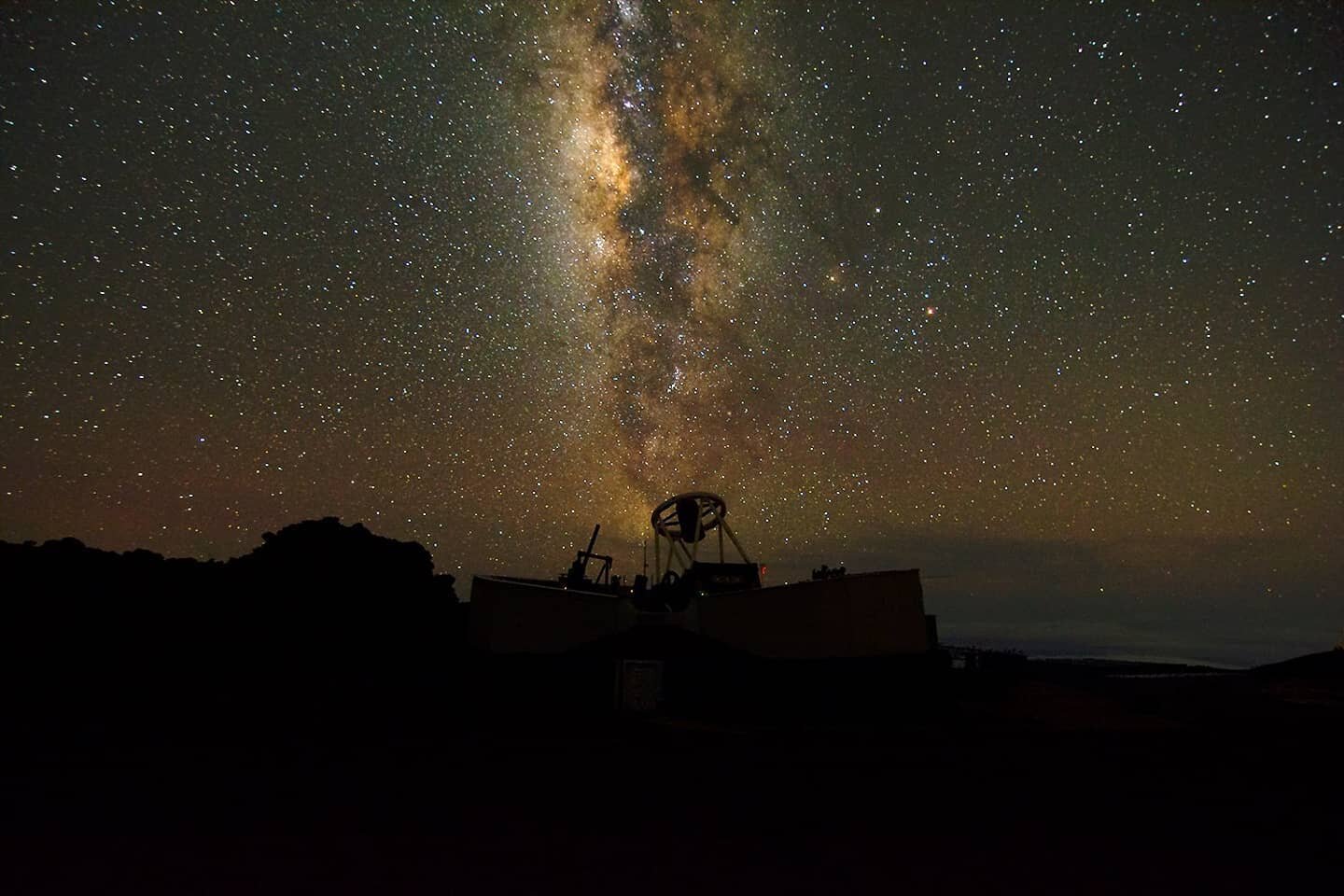 6 Aug 2016

The next night up on Haleakala was just as spectacular. Here you have the Faulkes Observatory peering into the Milky Way. 

@nikonusa D7100
@tokinausa 11-16mm 
@siruiusa tripods