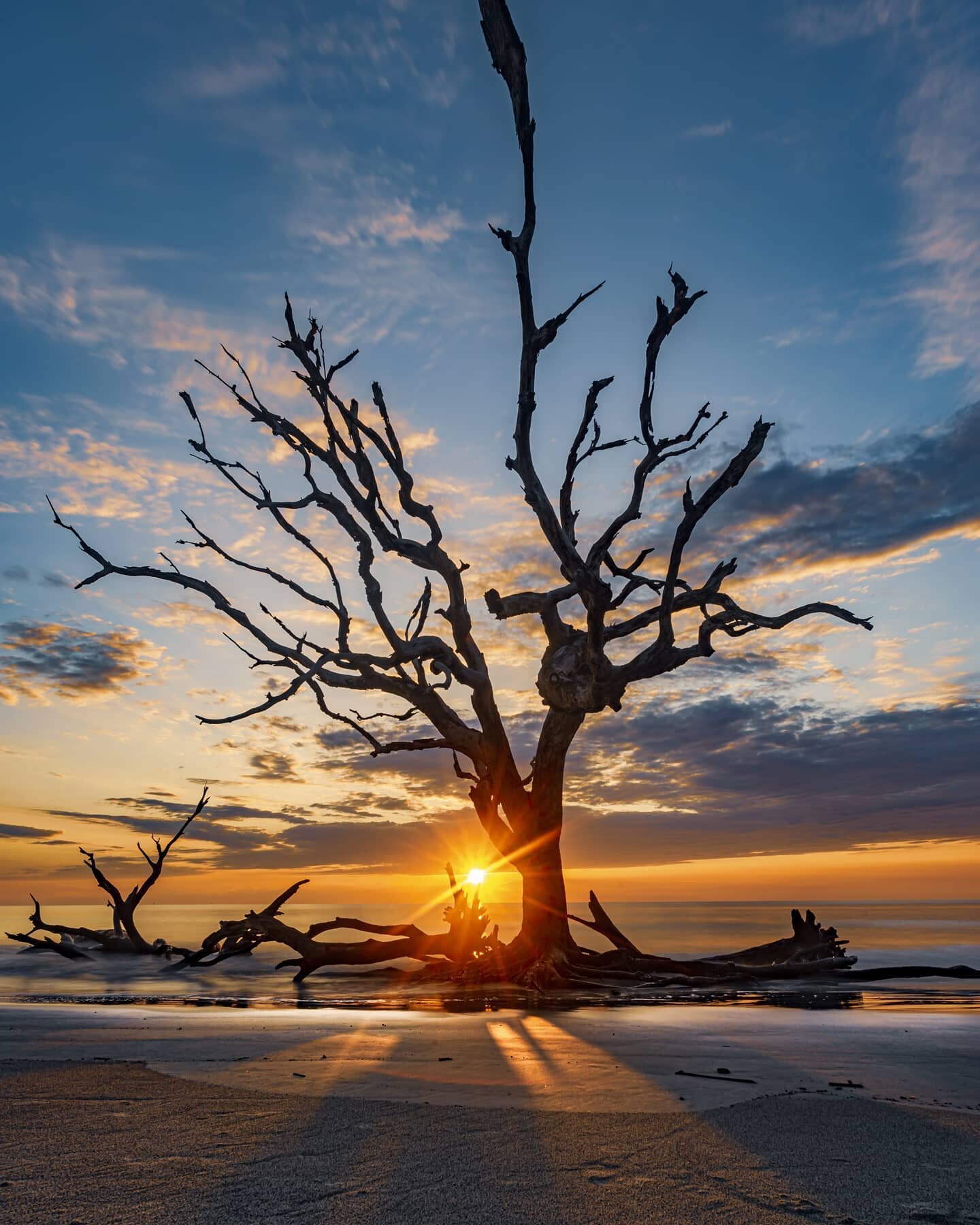 This was probably one of my favorite solo road trips I have done. Scouring the map I found Jekyll island and had to add this.

I can't decide which edit I like so let me know which is your favorite and why.

#ig_landscape #ig_masterpiece #ig_worldbea