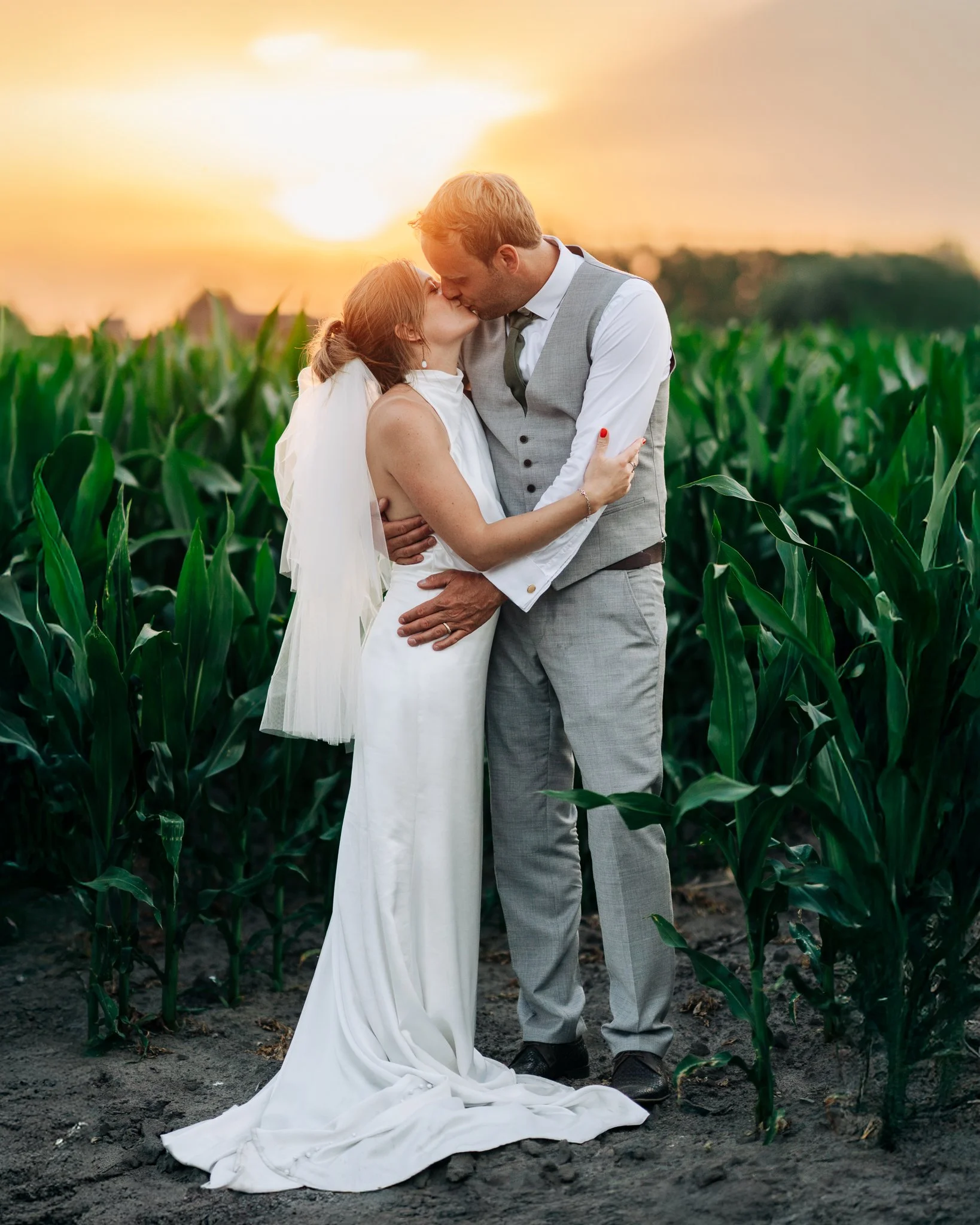 Even schaamteloos weglopen van tafel en de gasten om de zonsondergang te pakken.  Because, well... Zie dat resultaat!

#geringeldhuwelijksfotografie #brugge #huwelijksfotograafbelgi&euml; #huwelijksfotograaf #trouwenin2026 #trouwenin2027 #dietermeyns