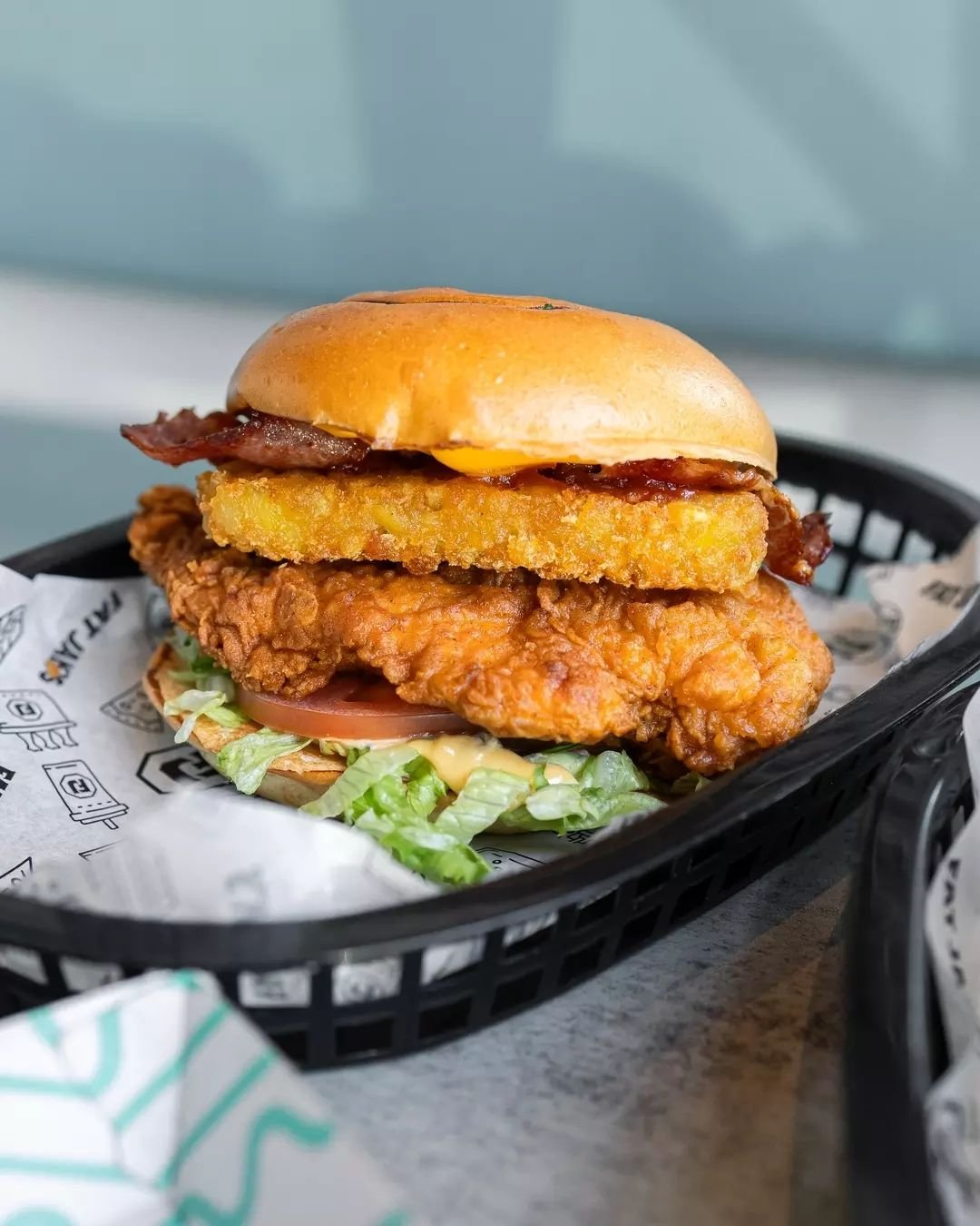Buttermilk fried chicken AND a cheeky hashbrown 😱 We're obsessed with the Los Pollos Hermanos Burger!