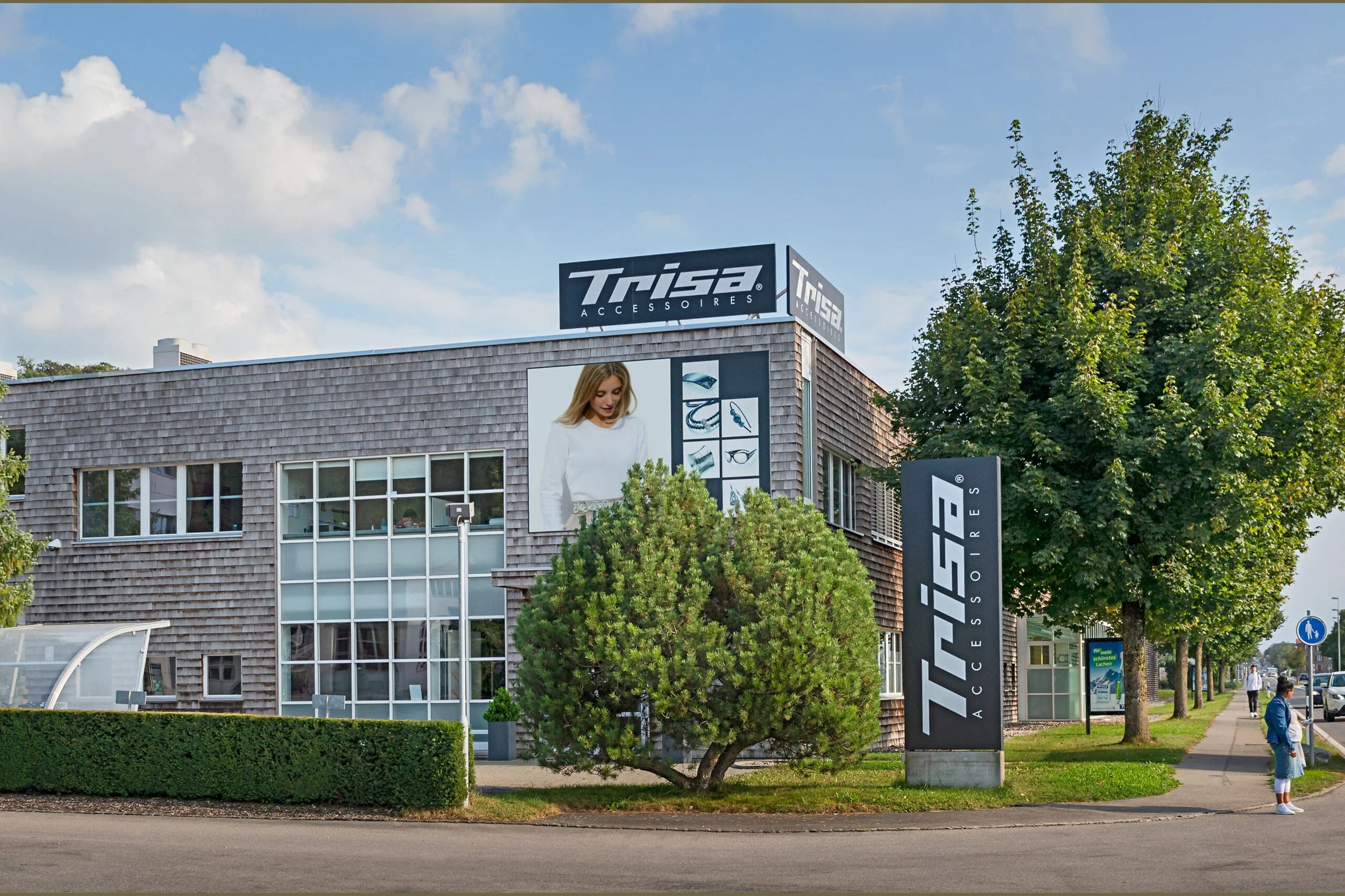Trisa-Gebaeude-scaled.jpg