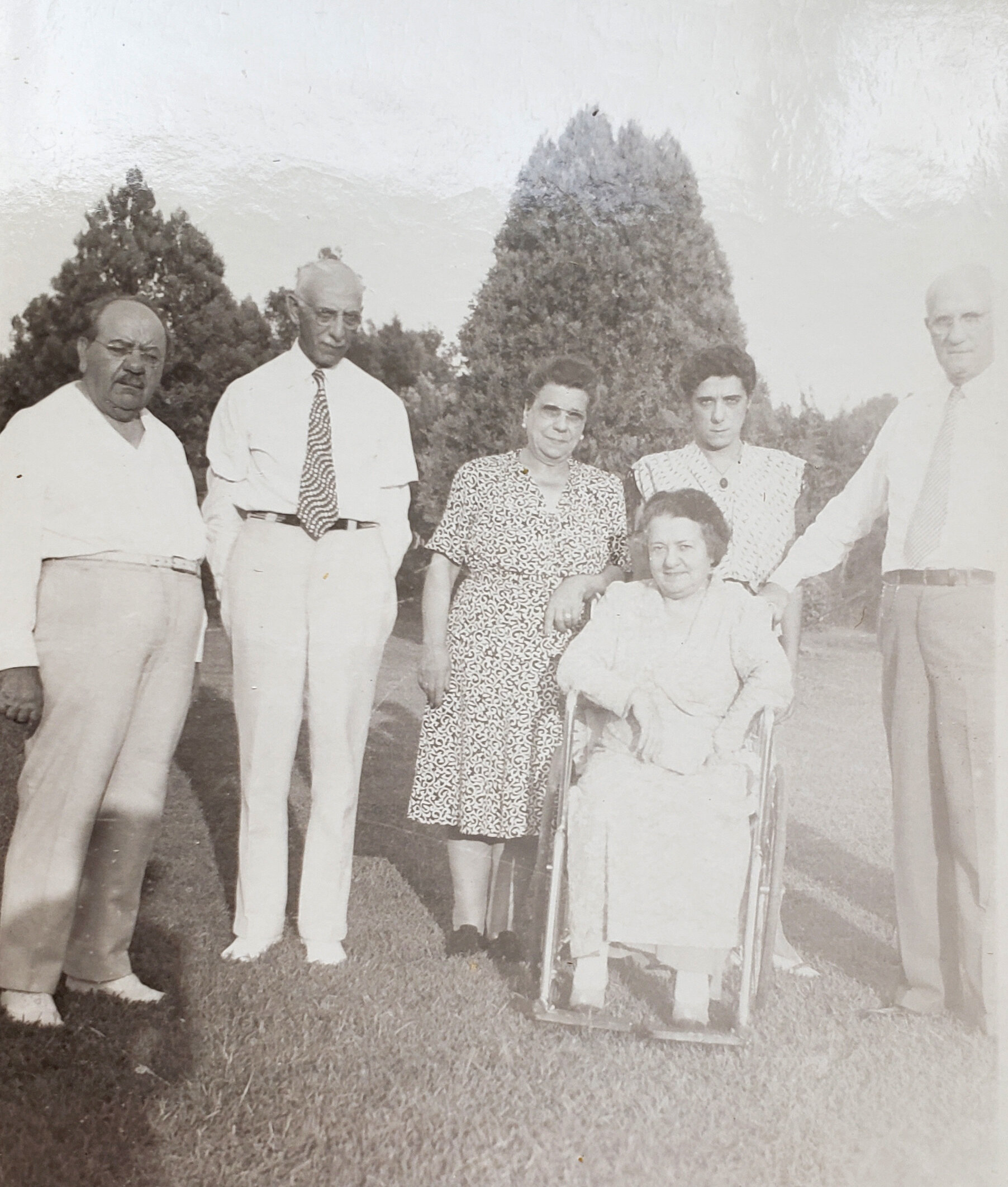 Left to right Amedeo, Thomas (brother in law), Angelina (Amedeo's sister married to Thomas), Marie (Amedeo's niece Jolyne's mother), Mario, Elizabeth (Amedeo's sister sitting)