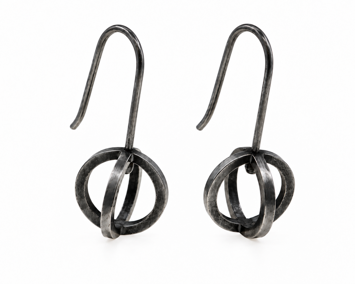 Globe Earrings Black