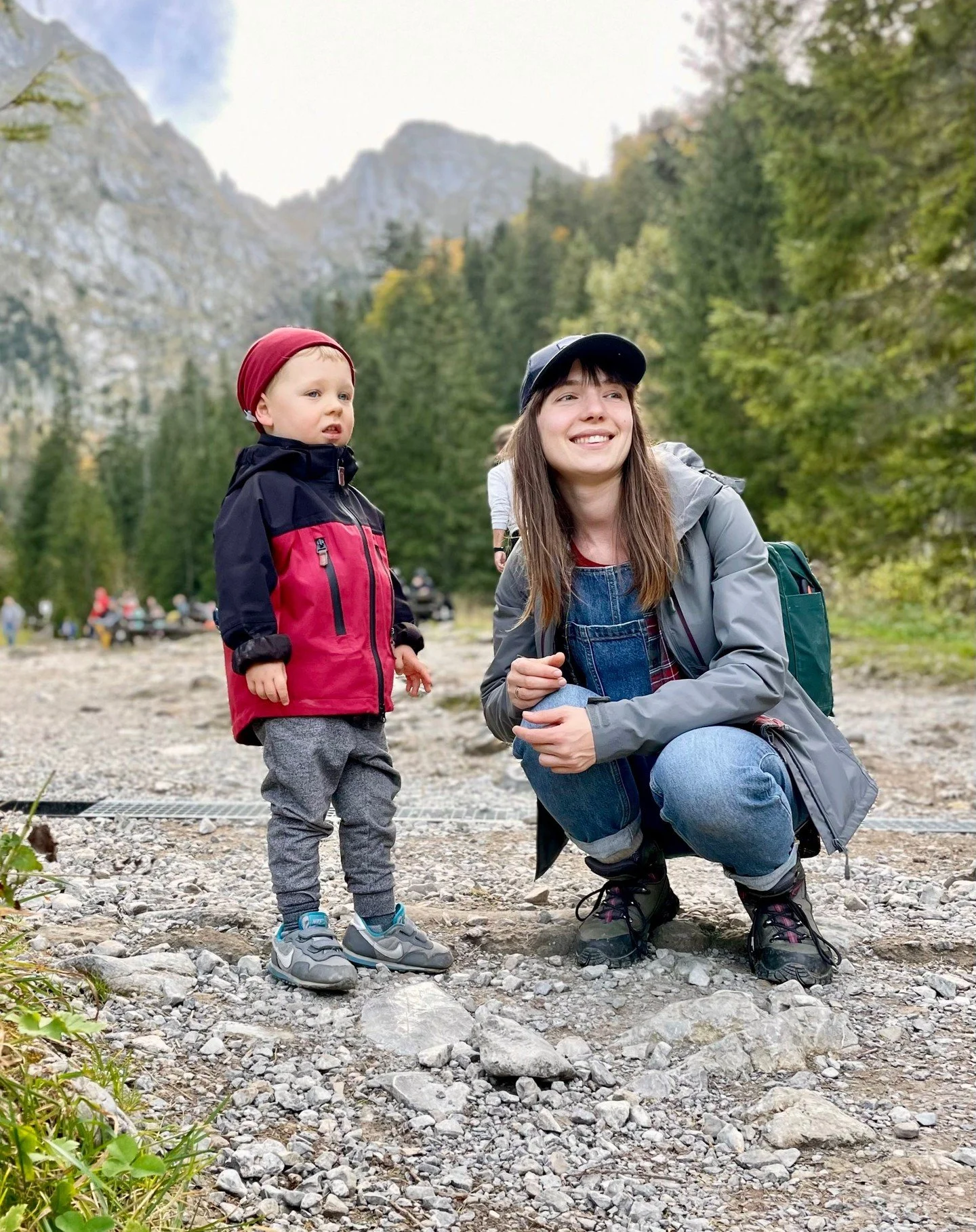 Tatrabergen - har ni varit d&auml;r? 🍂🏞️ Om ni &auml;r i Krak&oacute;w och funderar p&aring; var ni kan dra f&ouml;r en utflykt, gl&ouml;m inte om Tatry! Visst, Auschwitz och Wieliczka &auml;r viktiga platser att bes&ouml;ka, men Tatrarna... wow! O