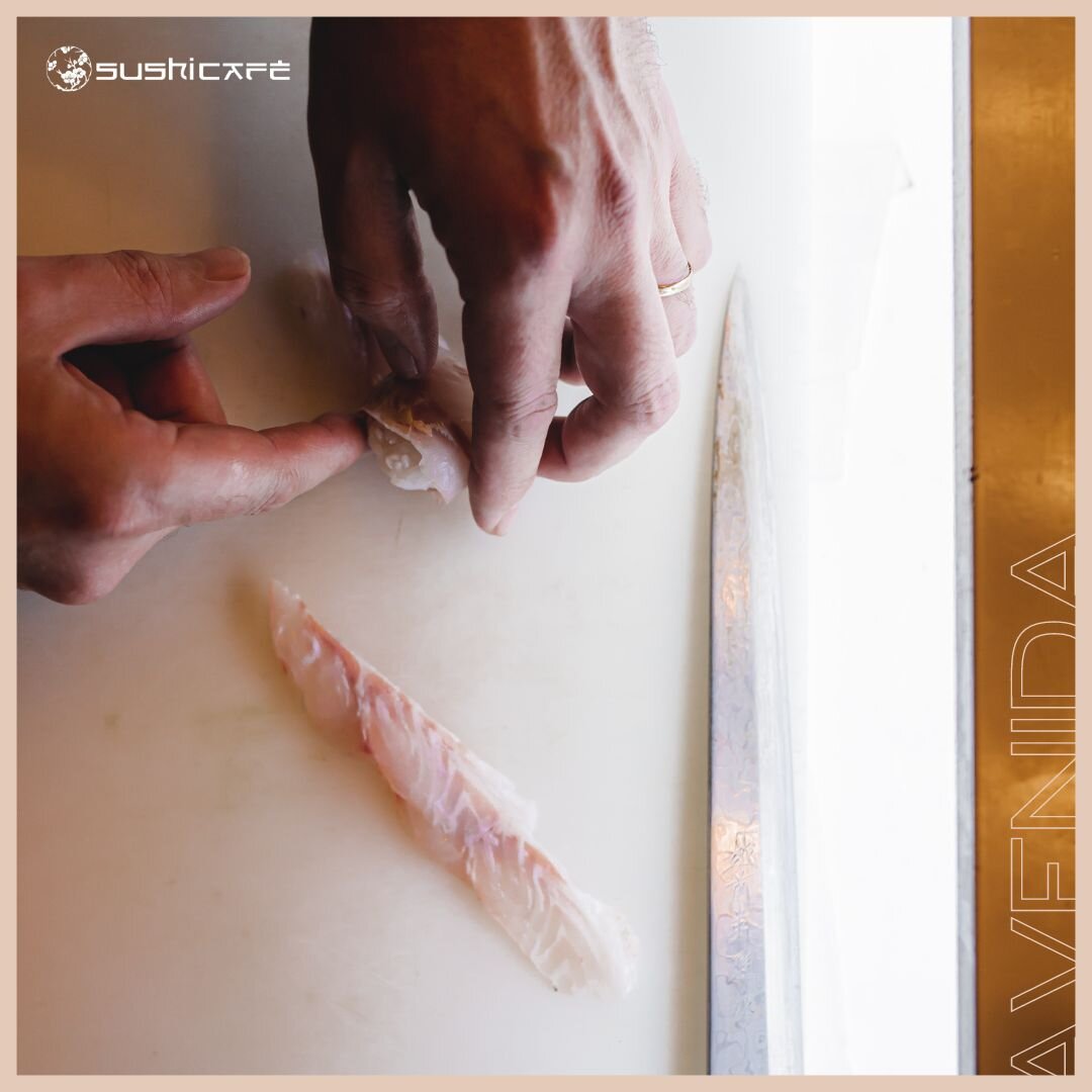 Cada corte, cada movimento, tudo conta para criar algo &uacute;nico e especial. A prepara&ccedil;&atilde;o dos nossos niguiris &eacute; como uma dan&ccedil;a delicada entre o Chef e o peixe!🔪

Sabia que o robalo alimenta-se de crust&aacute;ceos, o q