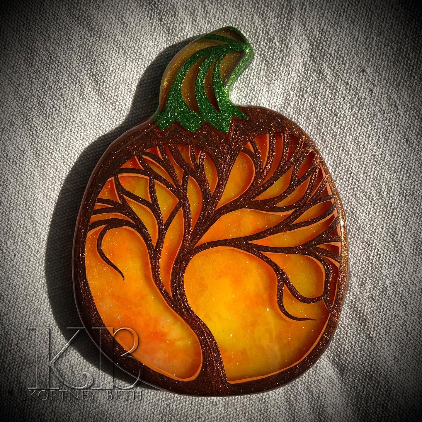 I made 3 of these resin pumpkins and they were quite fun. There are five layers of resin to create the depth of the carved look, and that sparkling shimmer is so perfect! 🎃💕
 &ldquo;Pumpkin Shimmer&rdquo;
Resin &amp; Acrylic 
6&rdquo; x 4.5&rdquo; 
