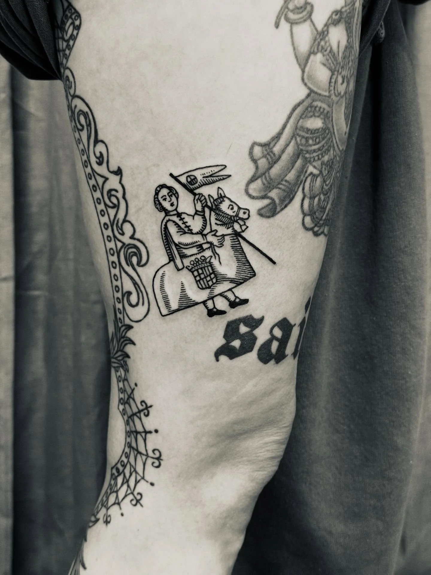 A hobby horse and wyvern from my medieval flash 😁