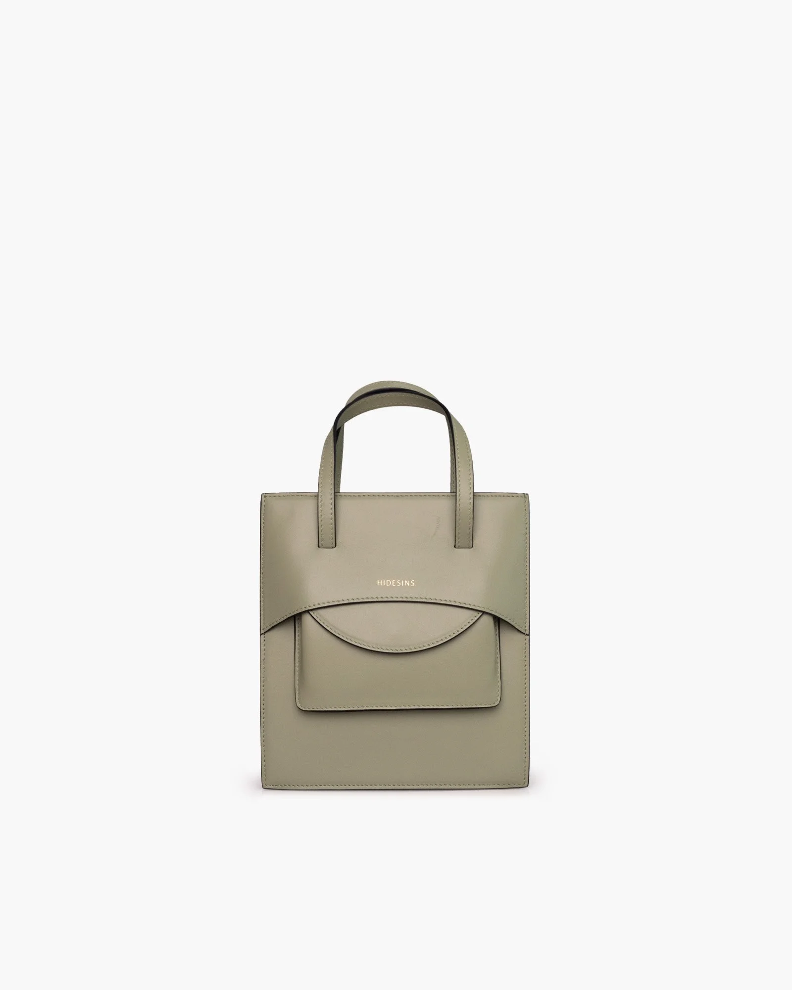 Sac à main Flap Mini Hindesins en Sauge — cuir lisse vert doux, rabat structuré et quincaillerie plaqué or, fond blanc