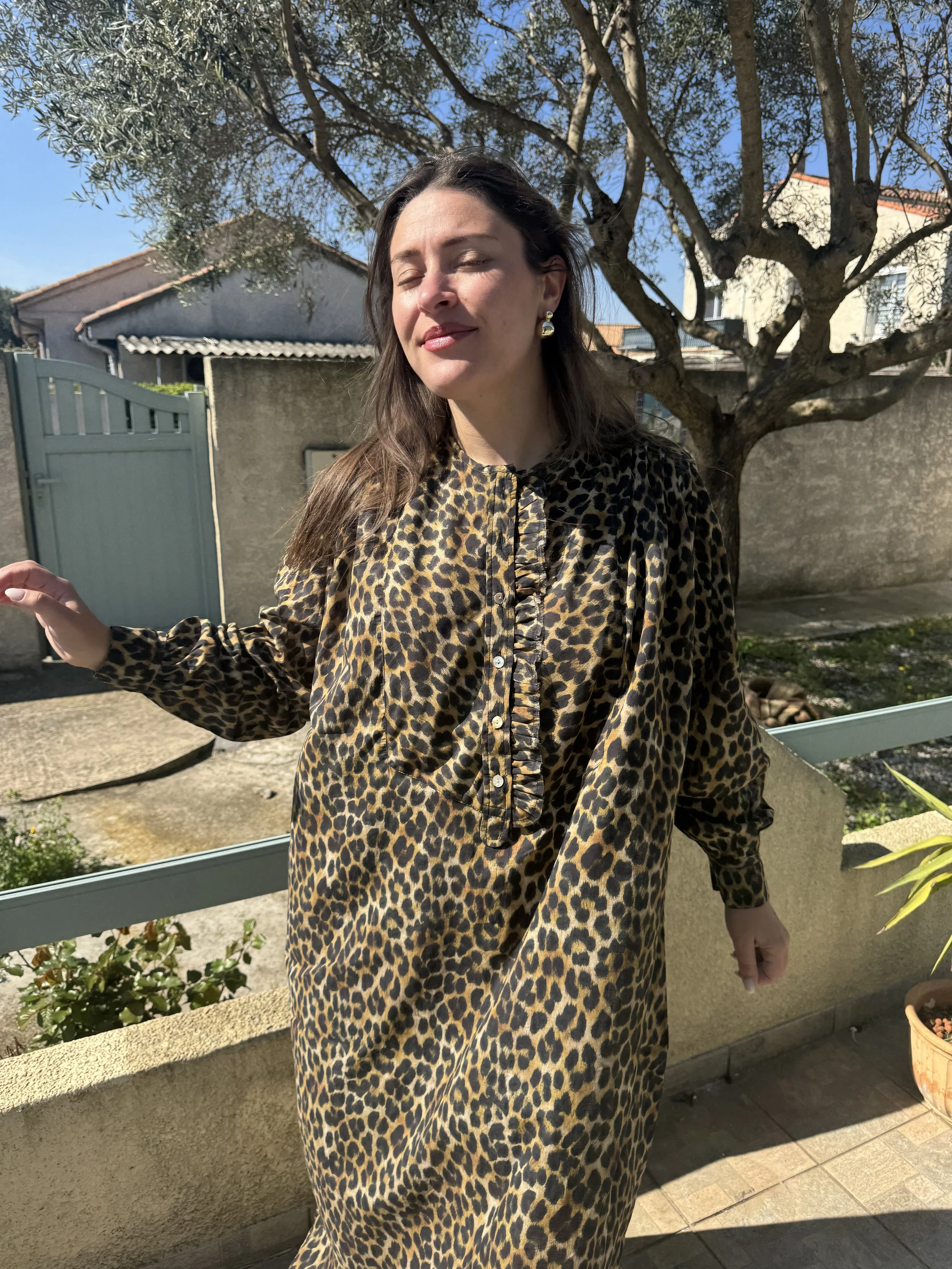 Robe léopard Sally Hod Paris : l’alliance parfaite entre élégance parisienne et esprit bohème