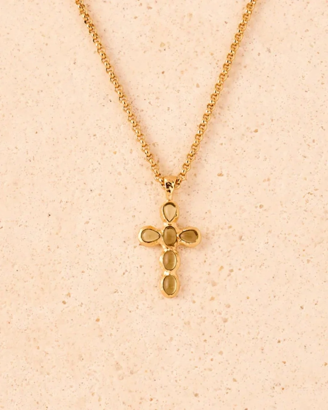 Collier Nexa, Agapée sur un fond rose