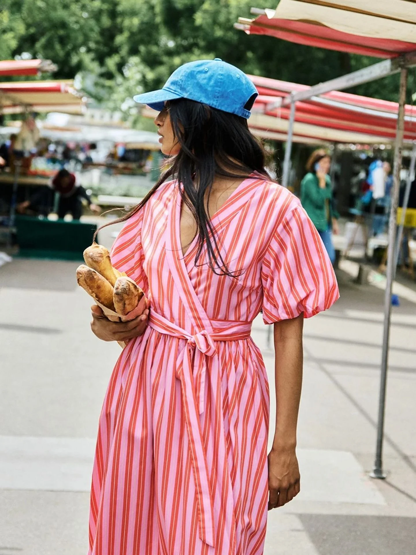 💖 L&rsquo;&eacute;t&eacute; en rose&hellip; &agrave; moiti&eacute; prix.
Cette robe fluide &agrave; rayures joue la fra&icirc;cheur et la libert&eacute;, parfaite pour fl&acirc;ner en ville ou danser au soleil.

✂️ -50% en boutique &amp; en ligne, j