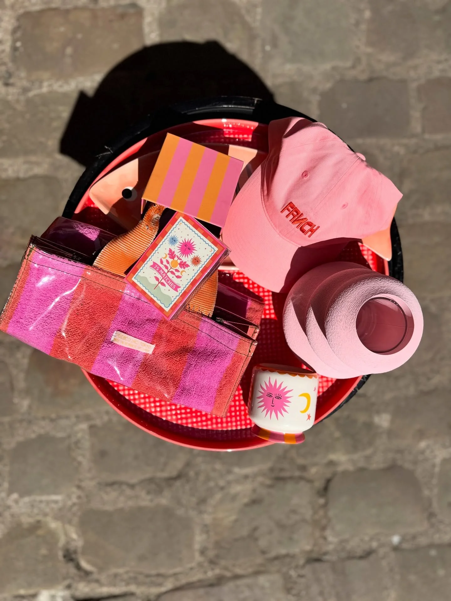 ✨ La vie en rose, version vitamin&eacute;e ✨
Un m&eacute;lange de douceur et d&rsquo;&eacute;nergie : touches de framboise, blush et p&ecirc;che qui mettent instantan&eacute;ment de bonne humeur 💕💫
Parce que parfois, il suffit d&rsquo;une palette d